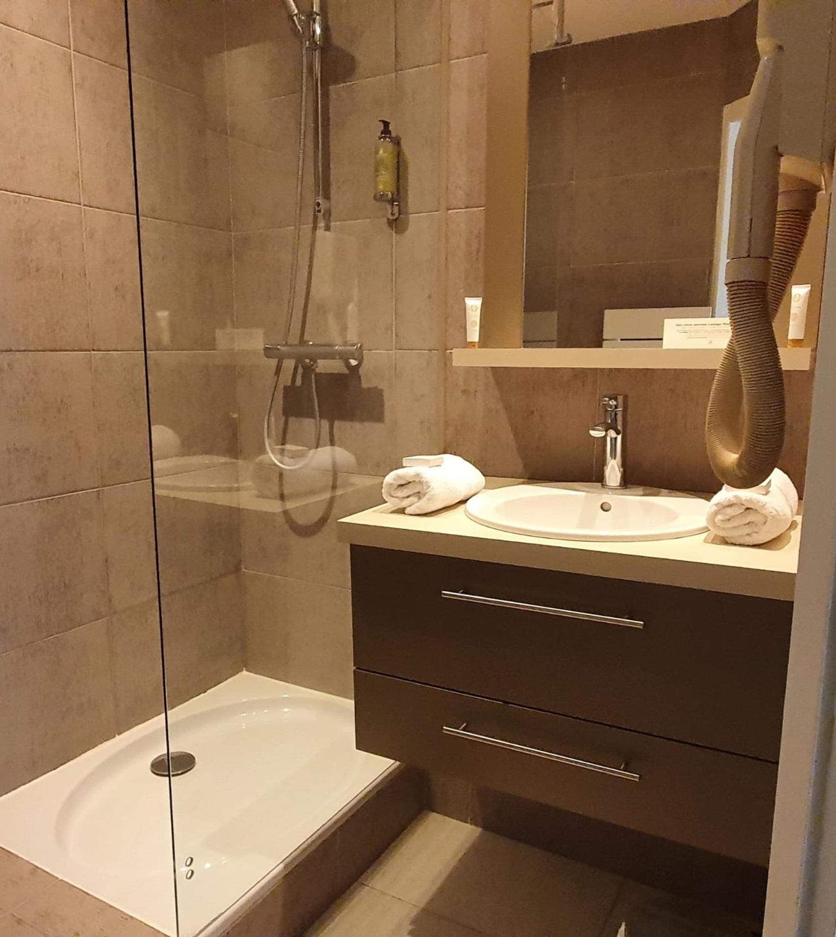 Essential Room  - Photo 5