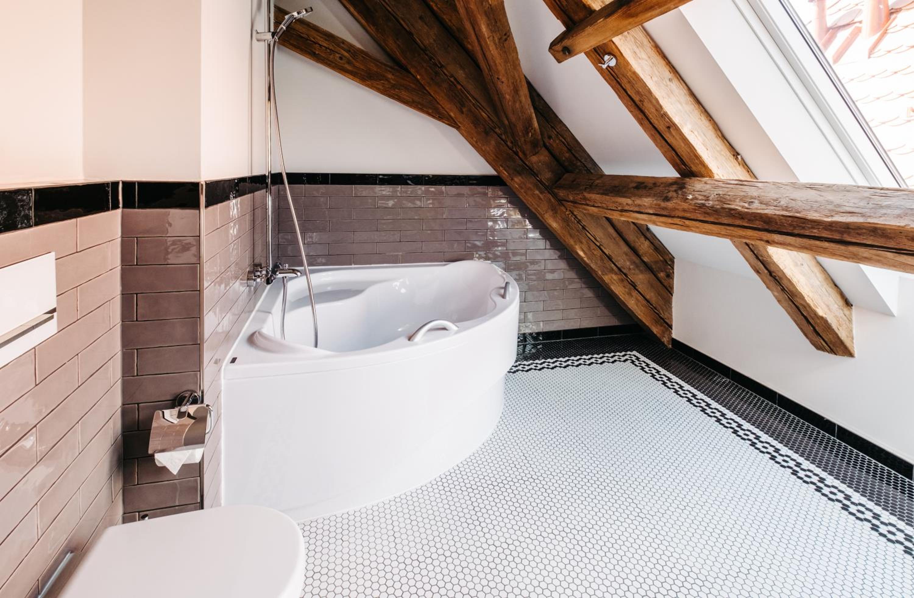 Family Suite with Bath - Photo 3