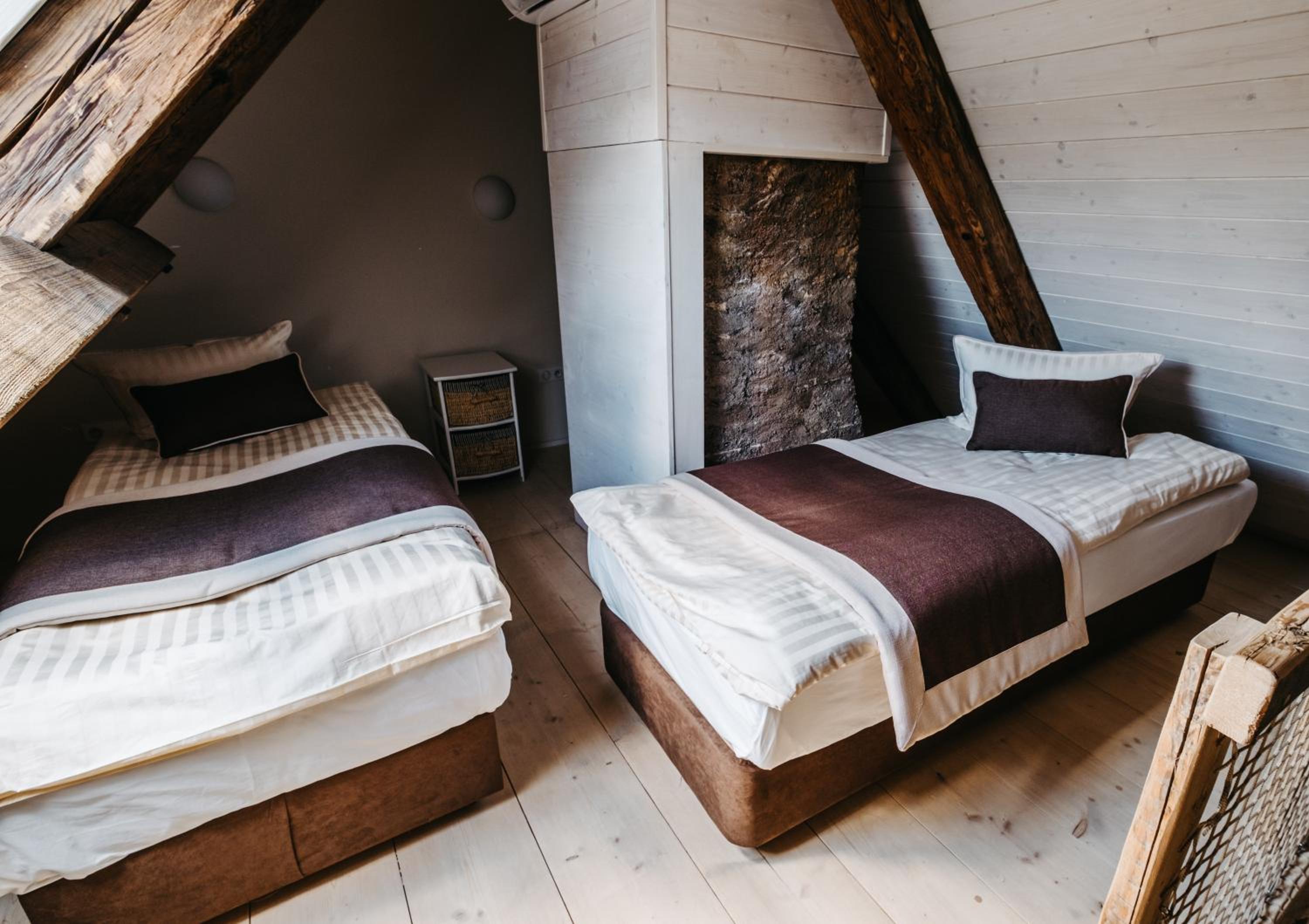 Family Suite with Bath - Photo 4