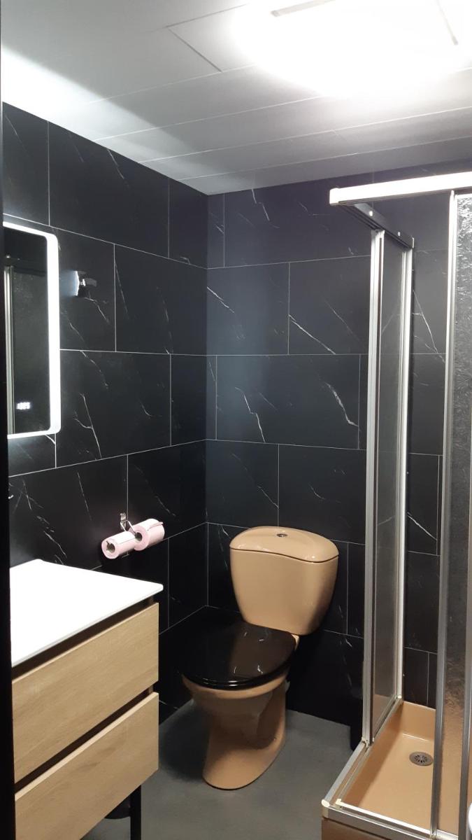 Family Room with Bathroom photo 3