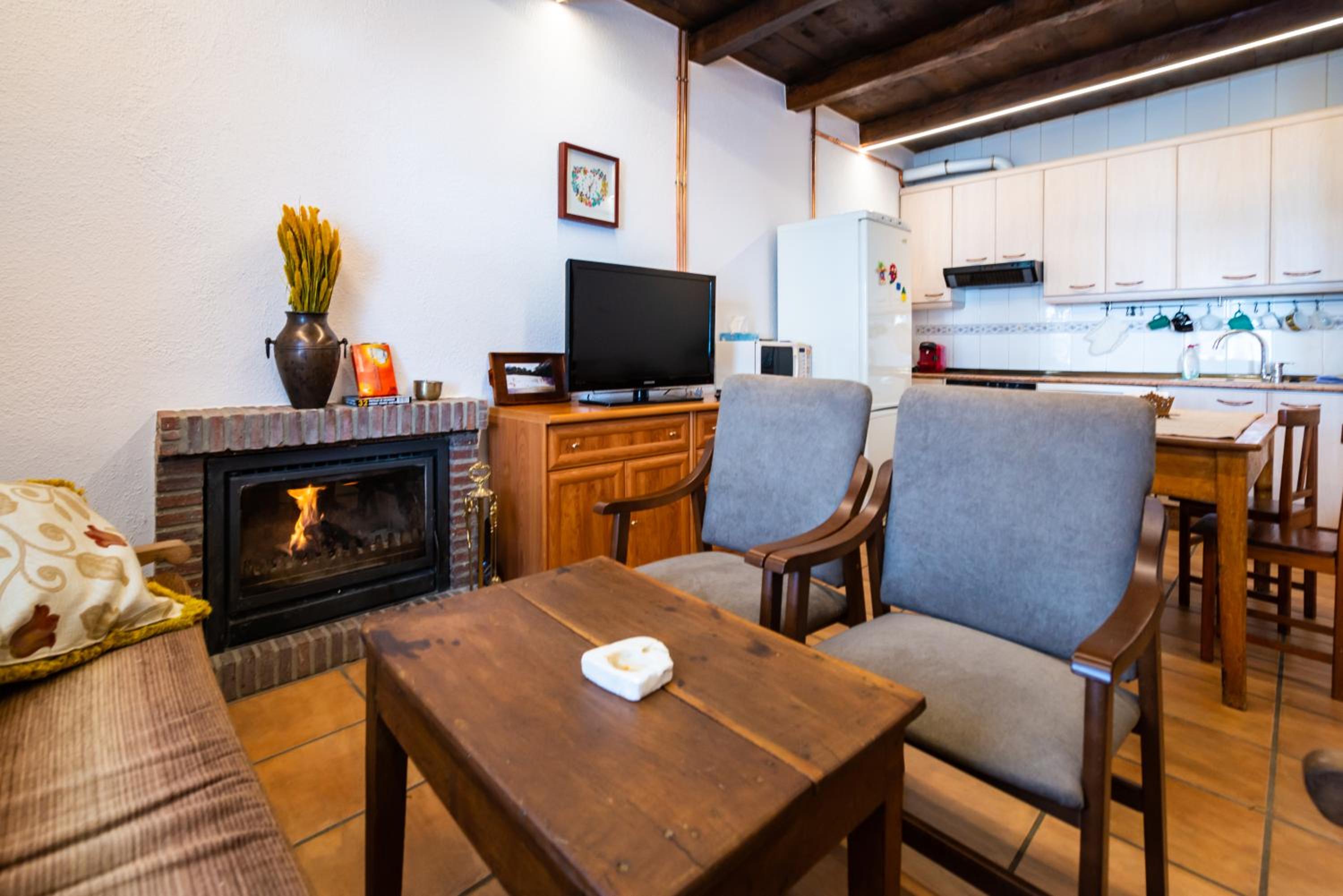 Three-Bedroom House - Photo 8