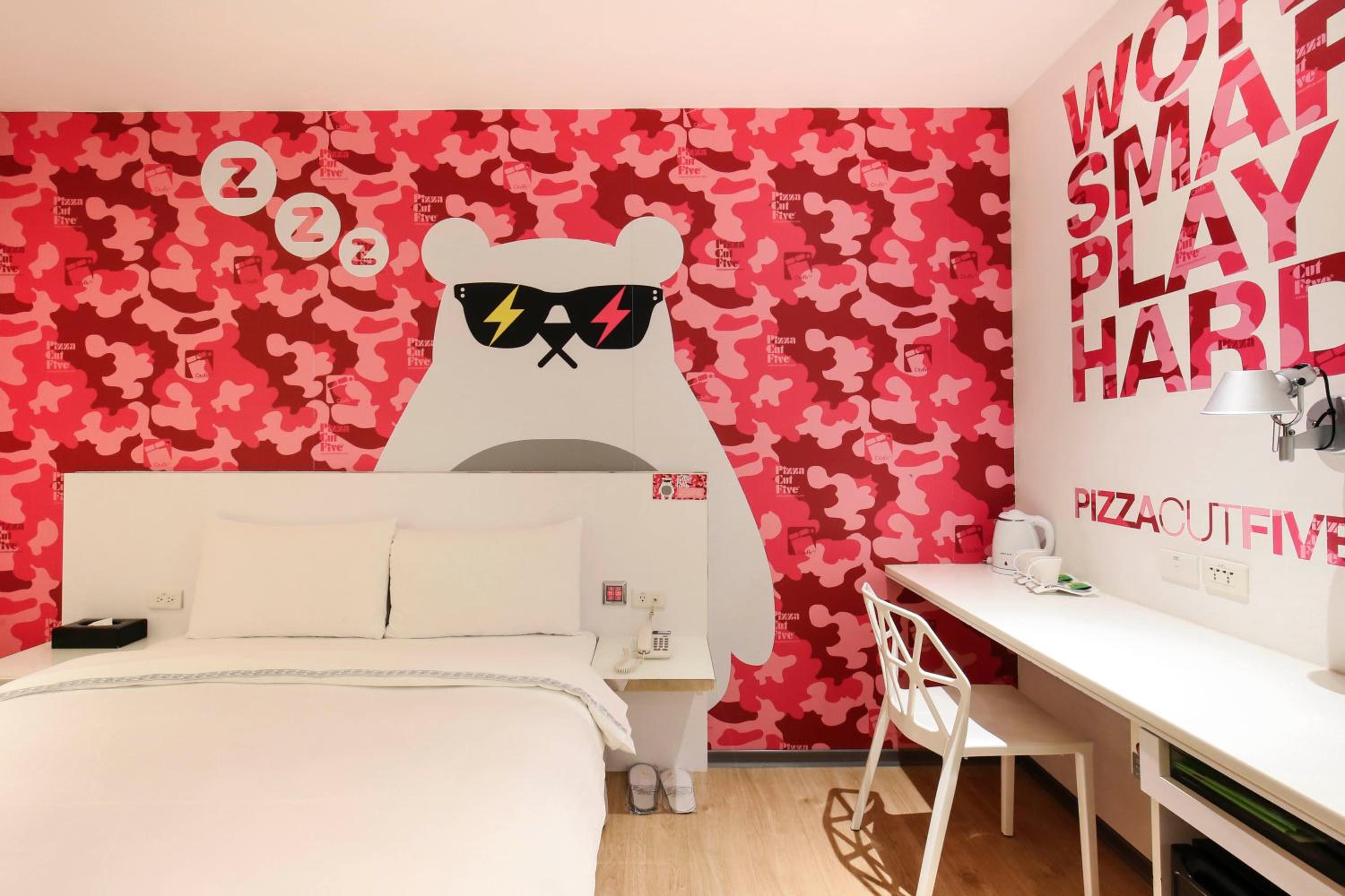 Standard Double Room (No Windows) photo 3