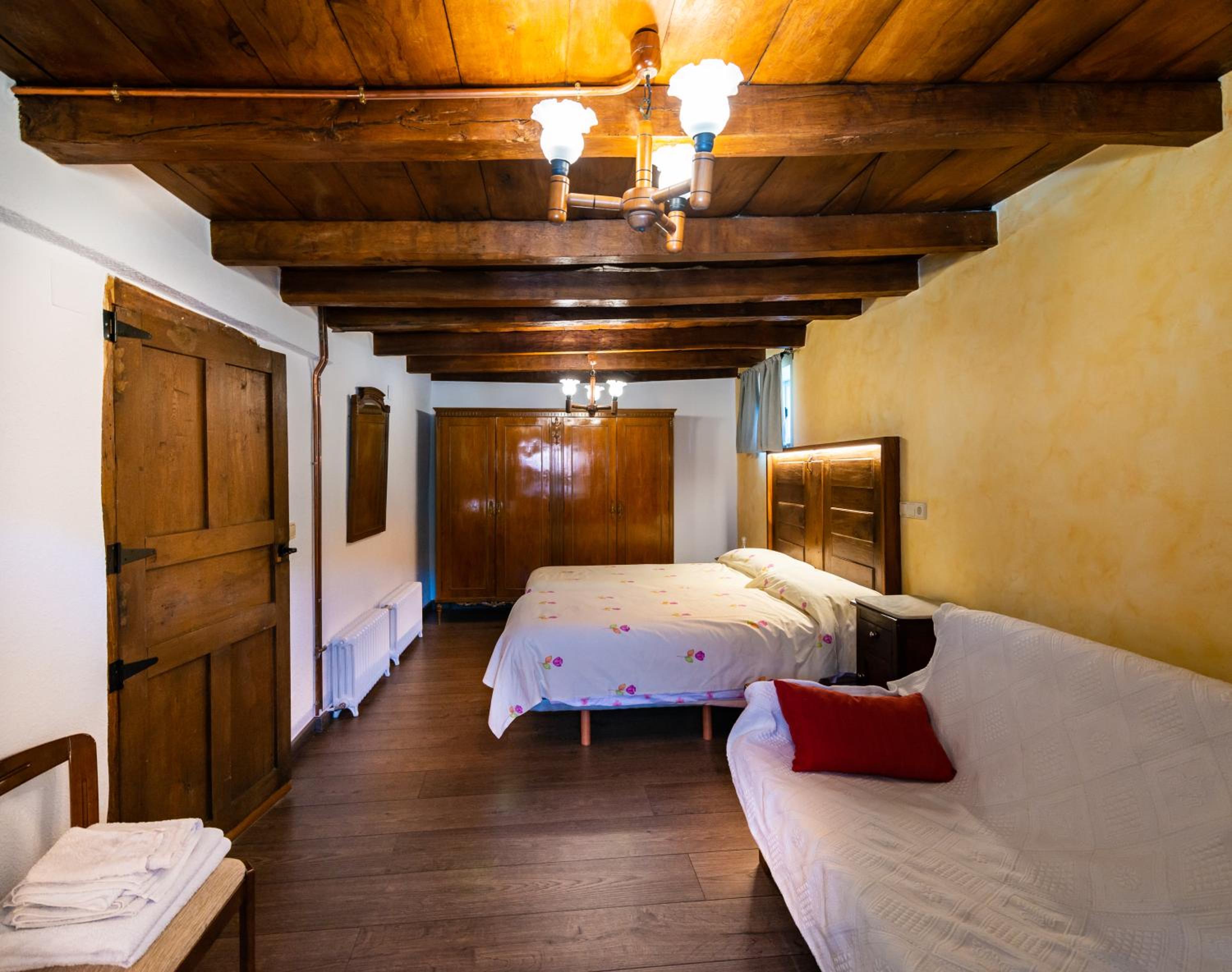 Three-Bedroom House - Photo 2