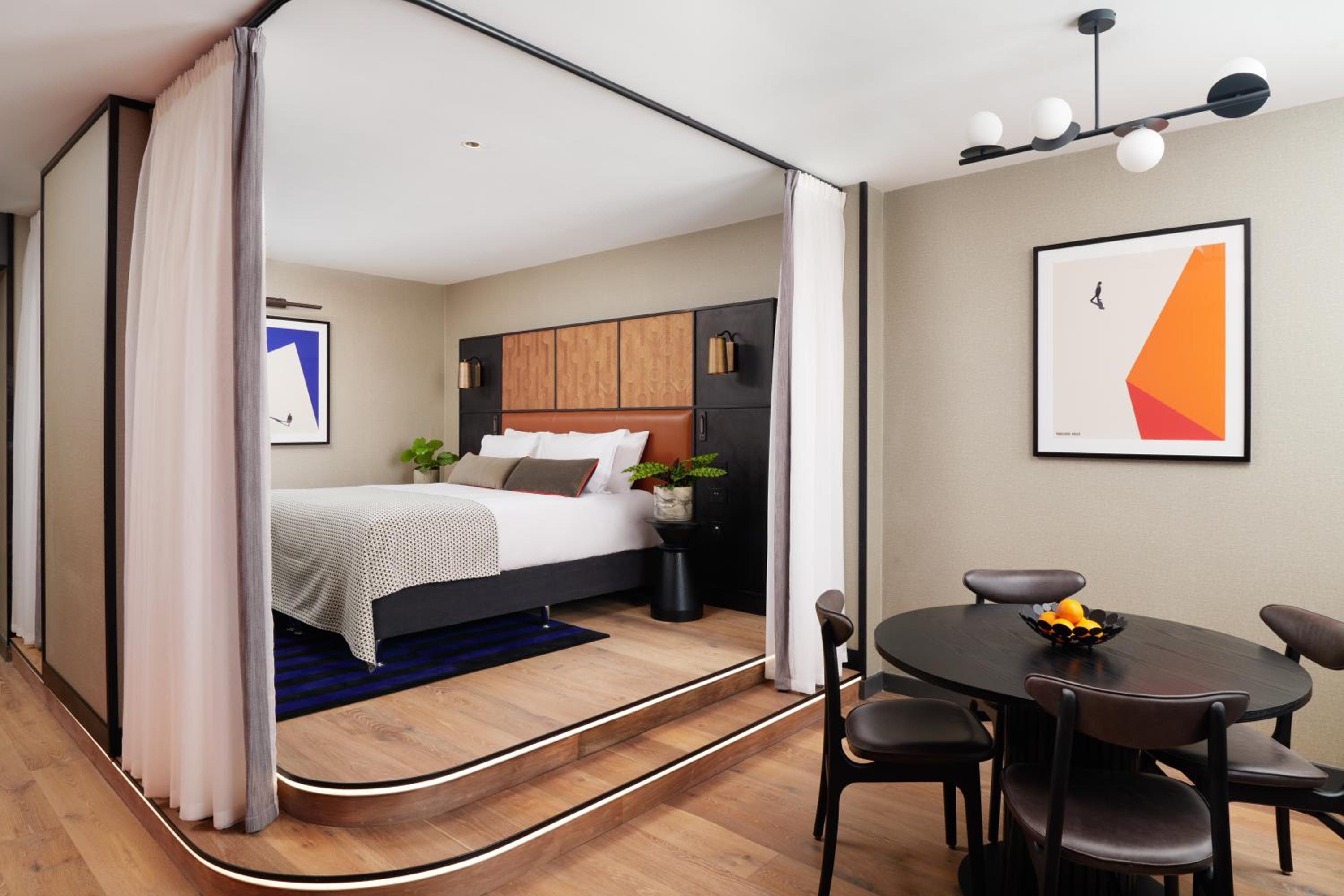 Suite - Photo 1
