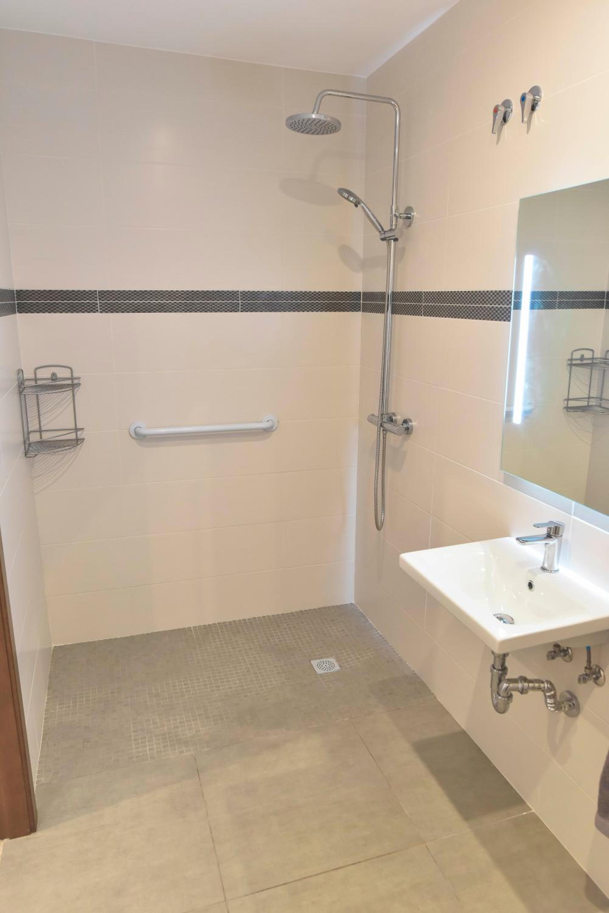 Deluxe Double or Twin Room with Balcony photo 3