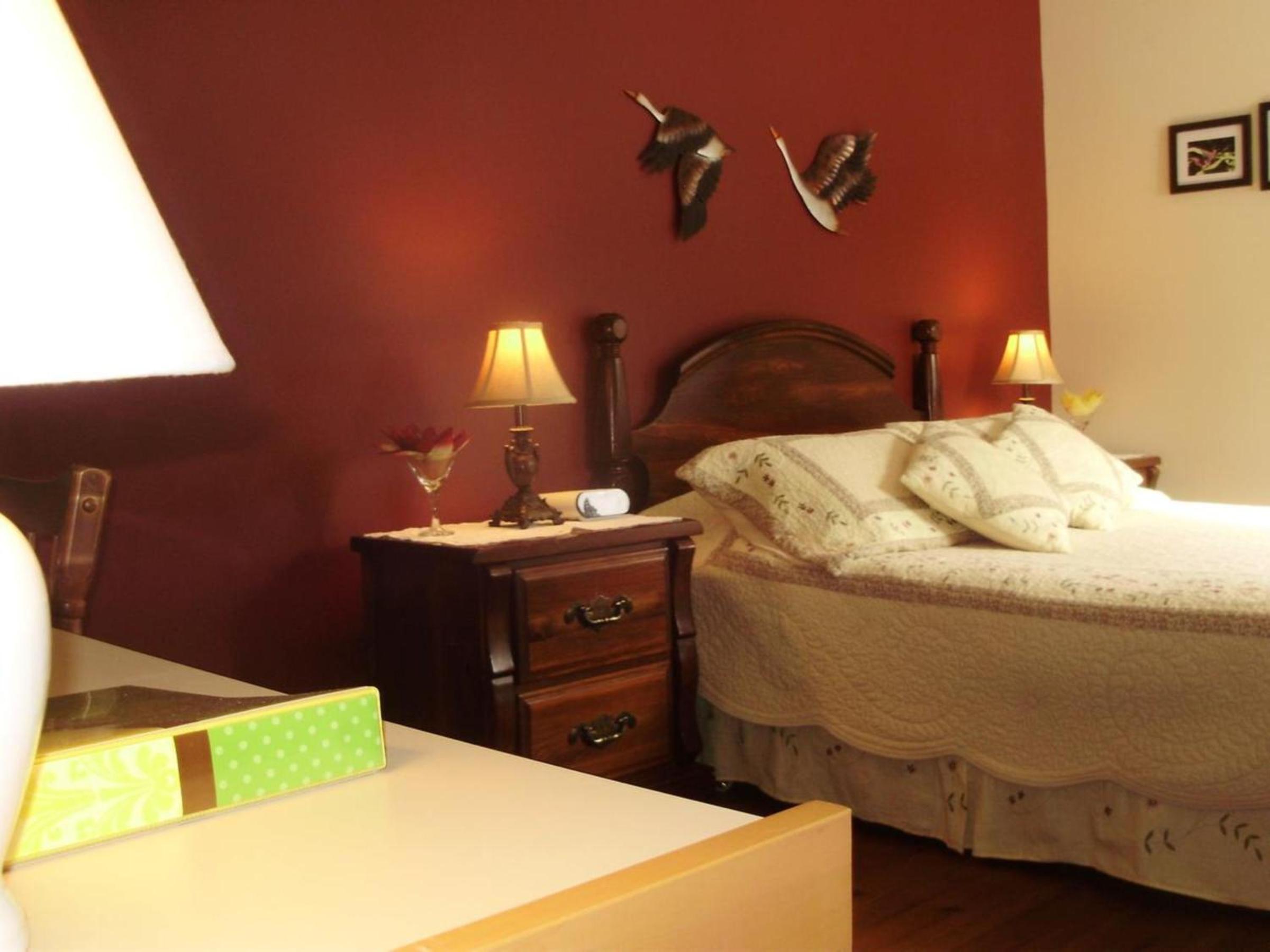Queen Room photo 2