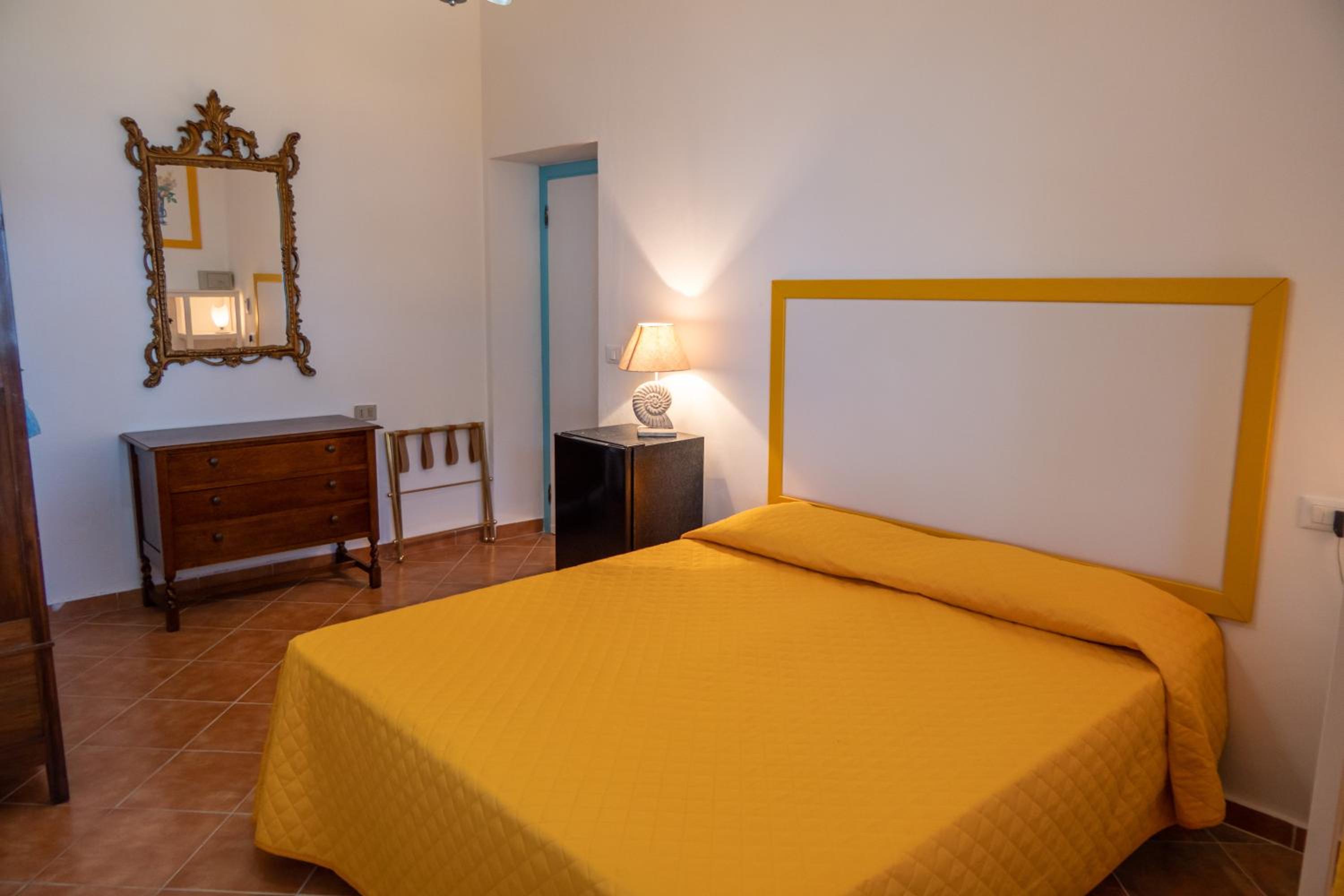 Quadruple Room with Private Bathroom photo 3