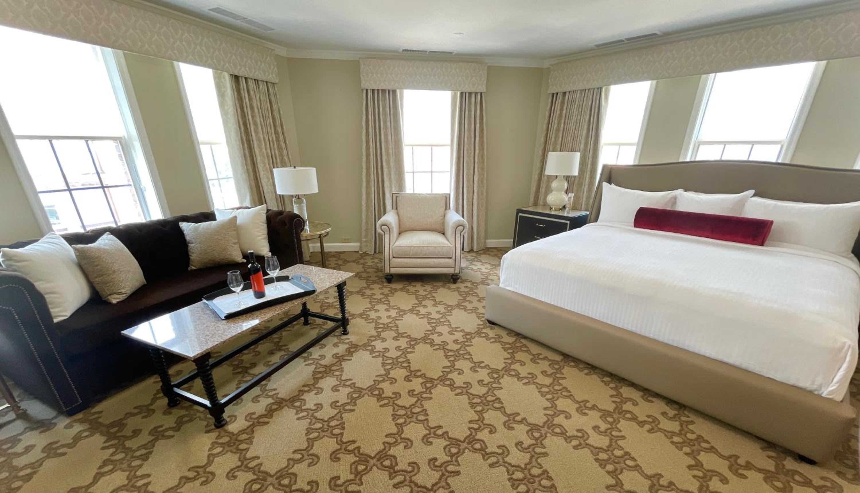 Junior King Suite - Photo 3