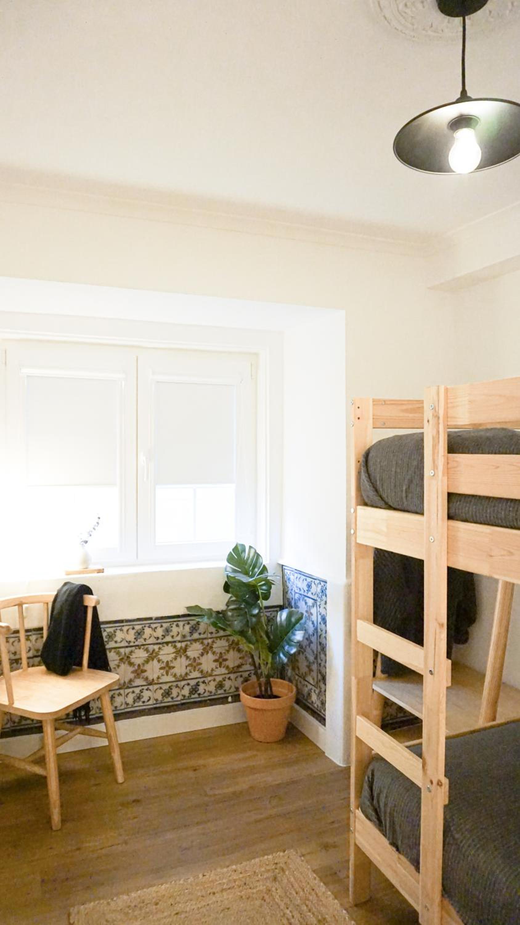 Bunk-Bed Room with Shared Bathroom photo 3