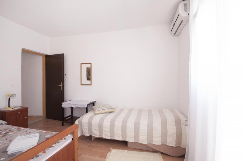 One-Bedroom Apartment with Terrace and Sea View photo 1