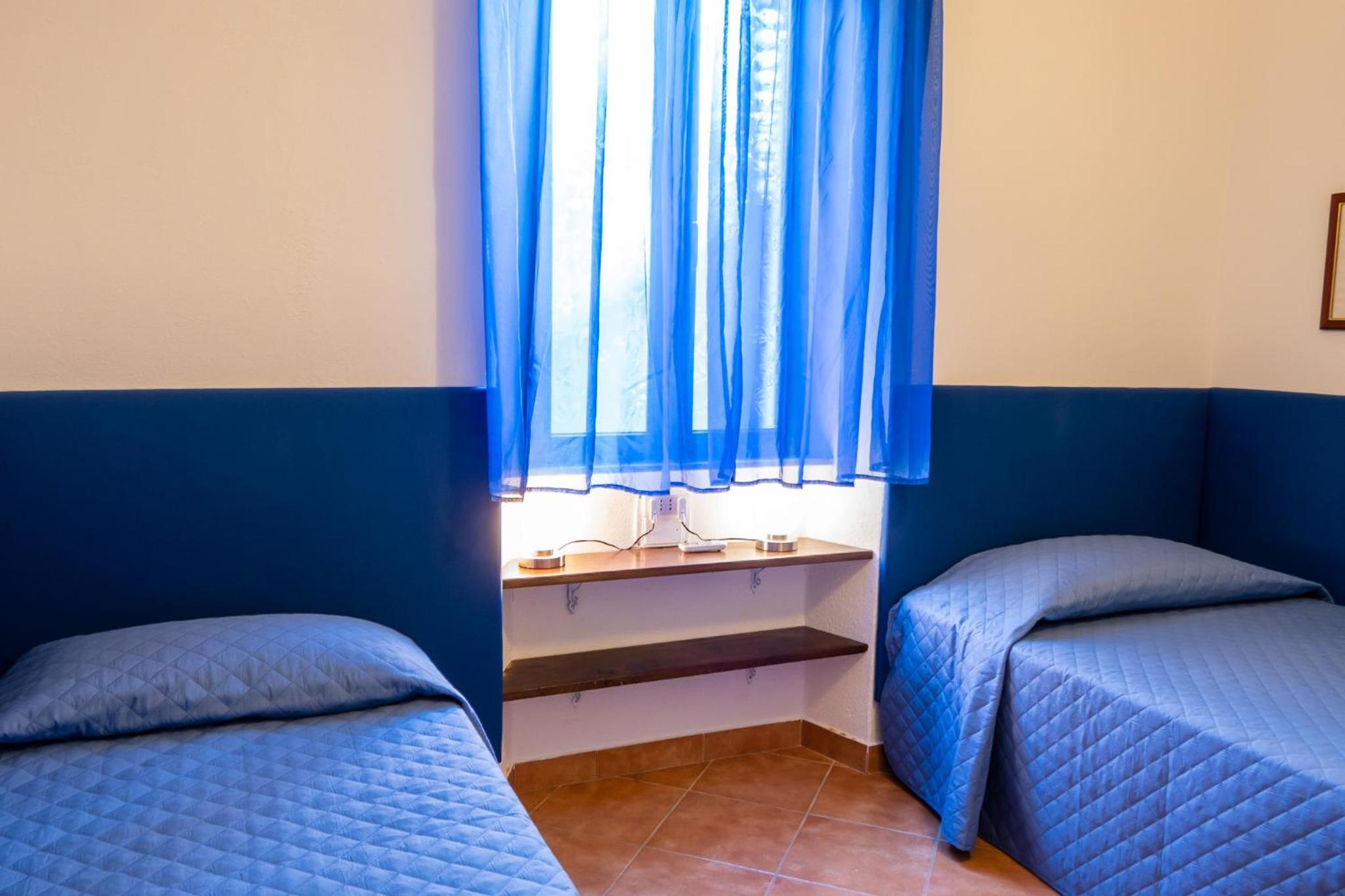 Double or Twin Room with Private Bathroom photo 2