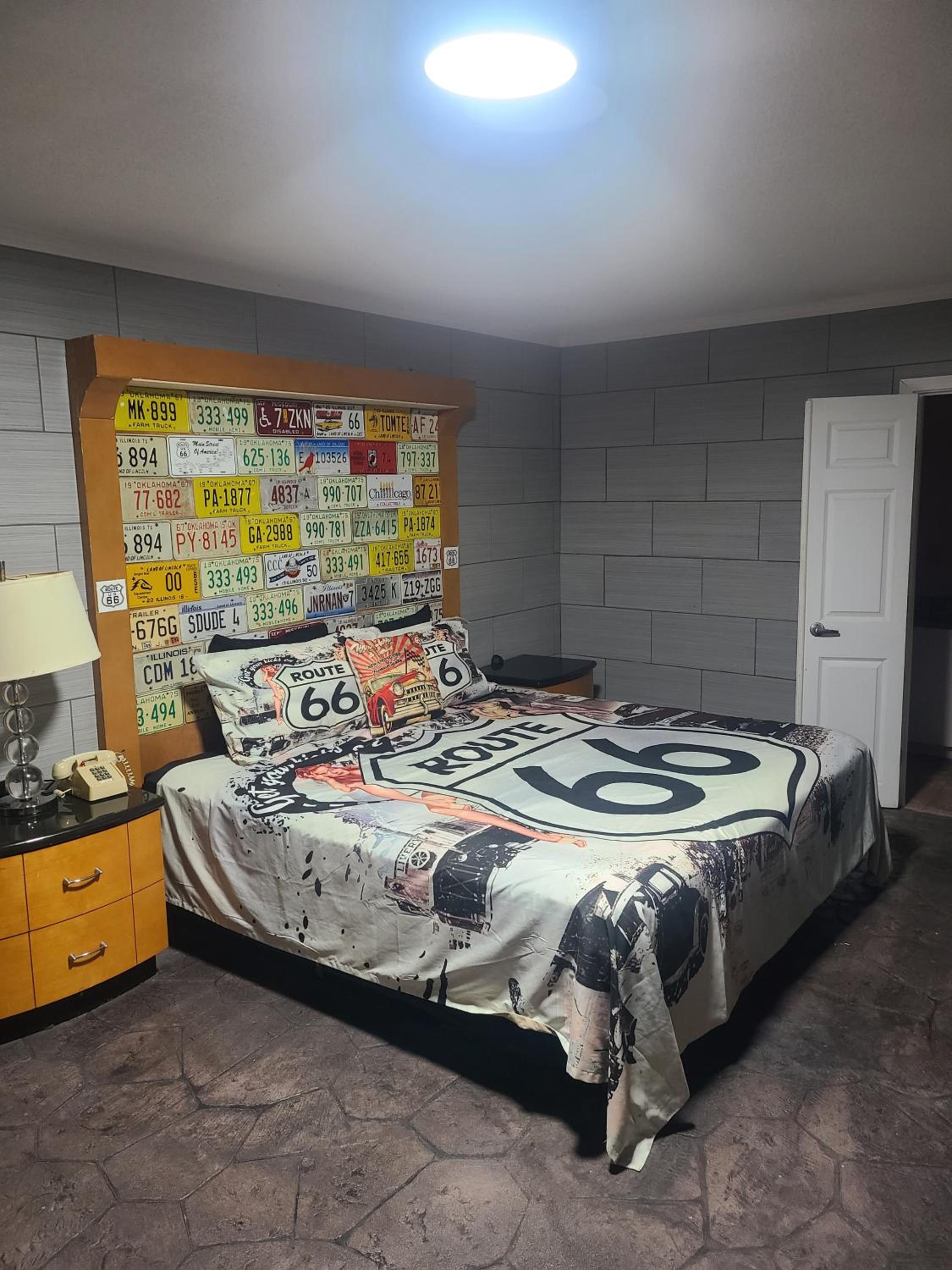 One-Bedroom King Suite with Spa Bath - Photo 8