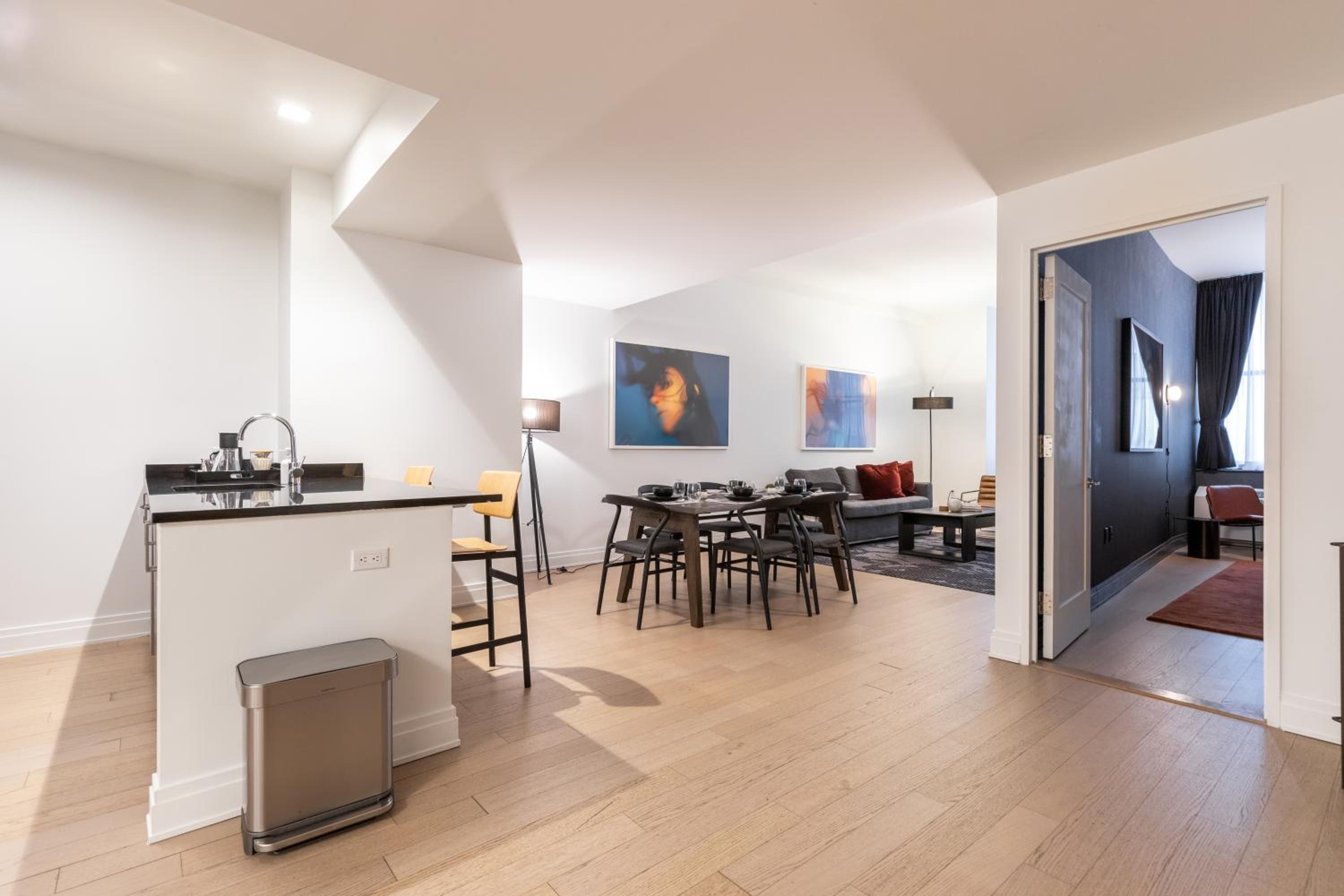 Premium One Bedroom, King (24/7 Front Desk)