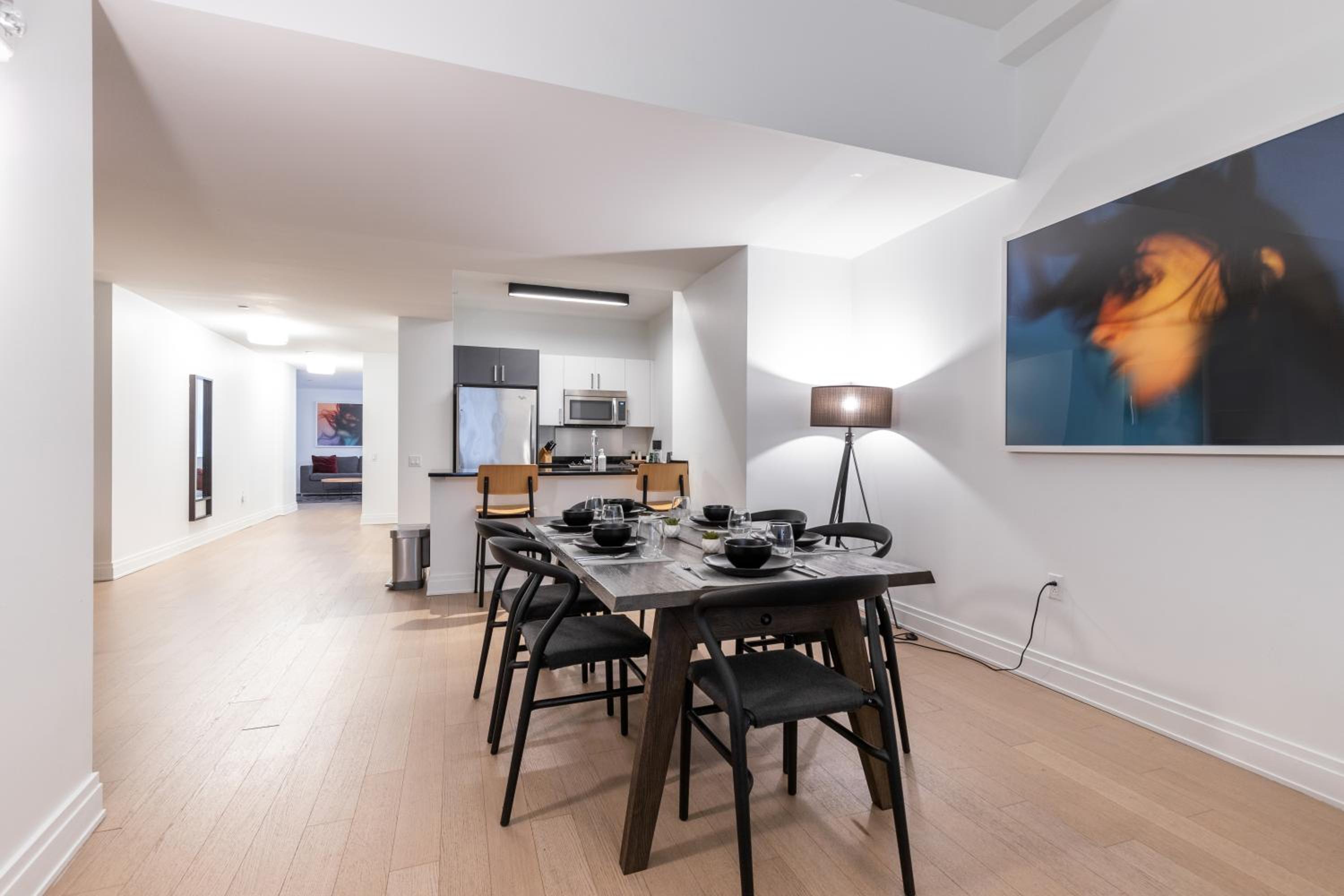 Premium One Bedroom, King (24/7 Front Desk)