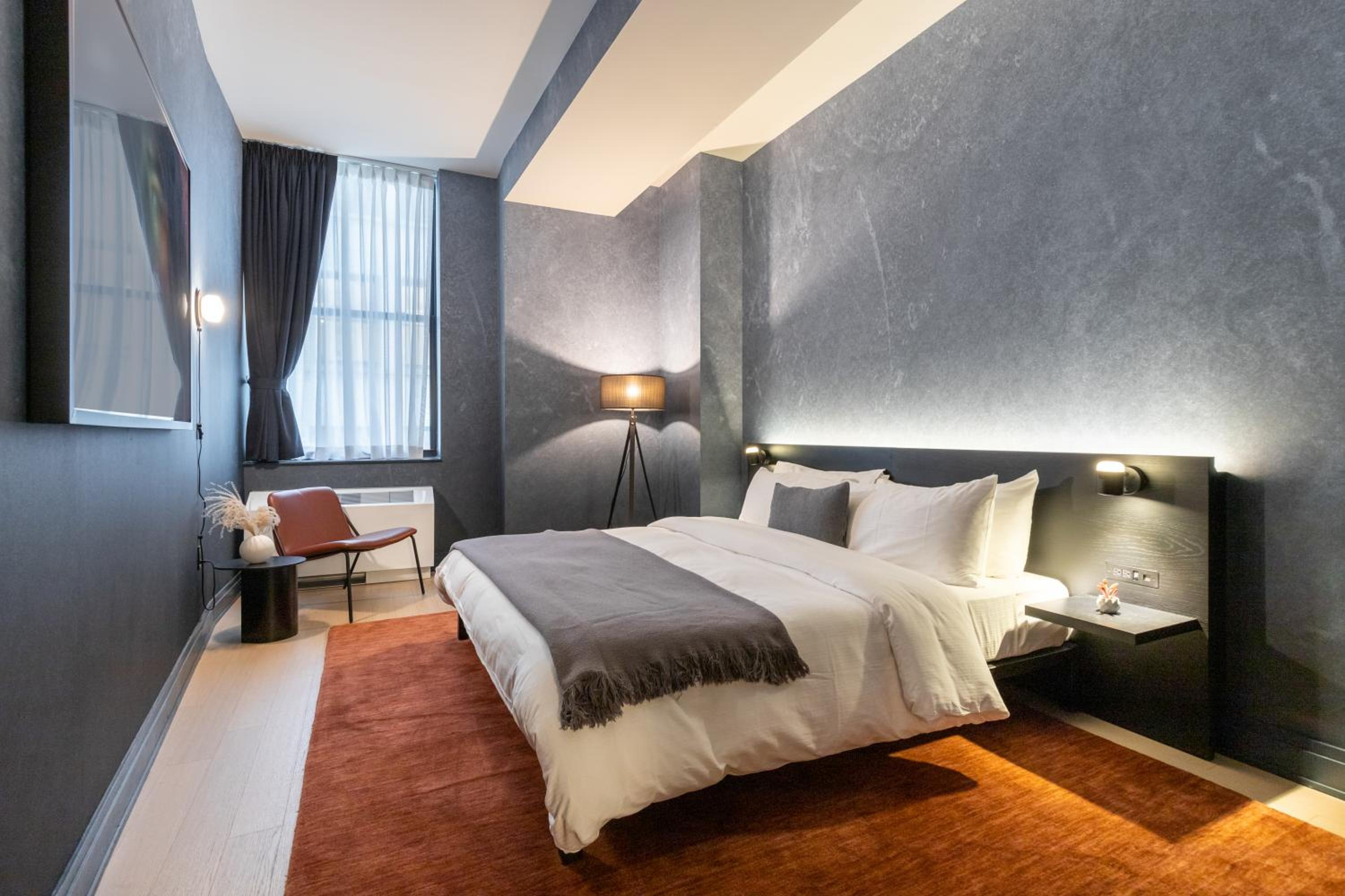 Premium One Bedroom, King (24/7 Front Desk)