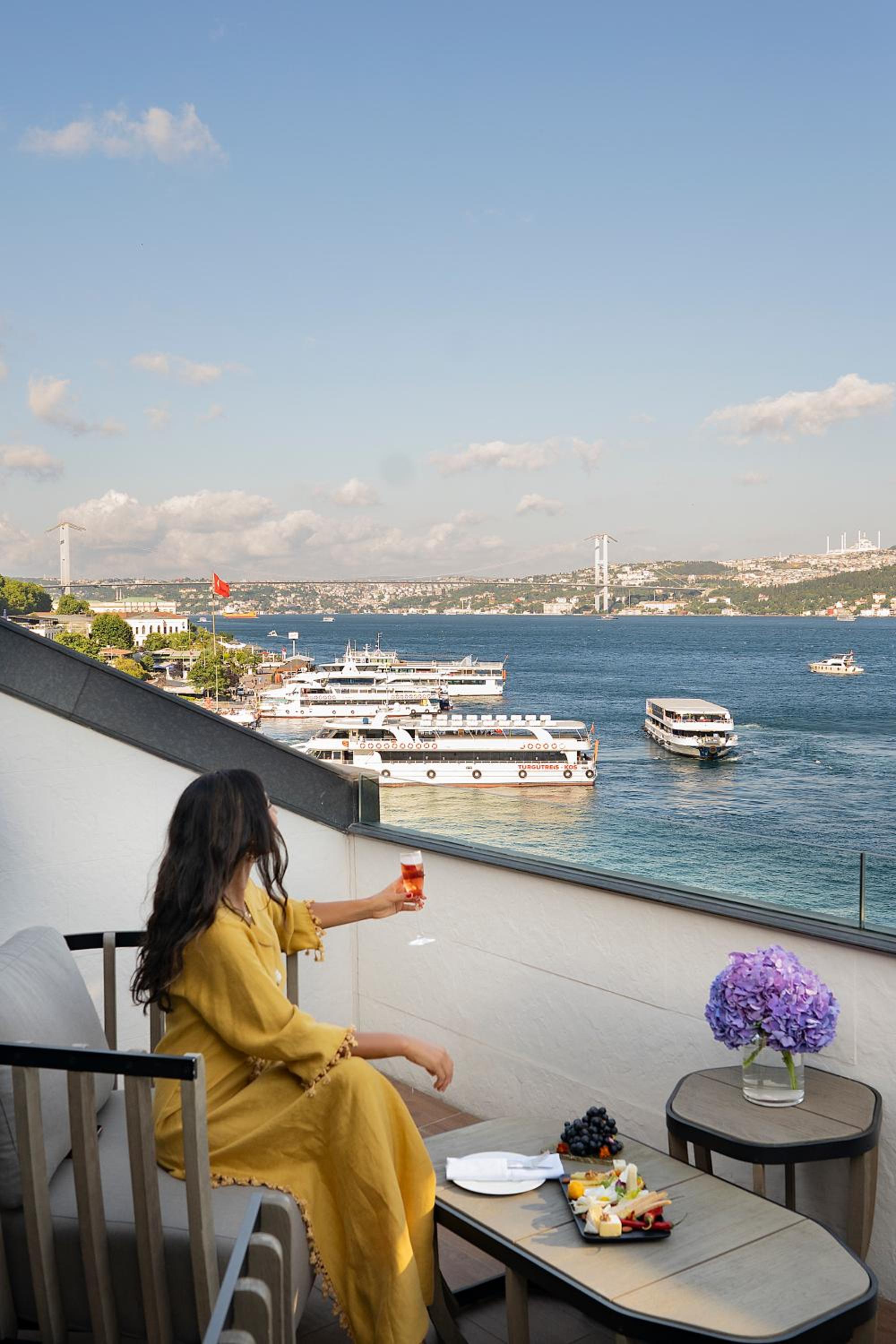 Terrace Junior Suite with Bosphorus View with exclusive Horizon privileges