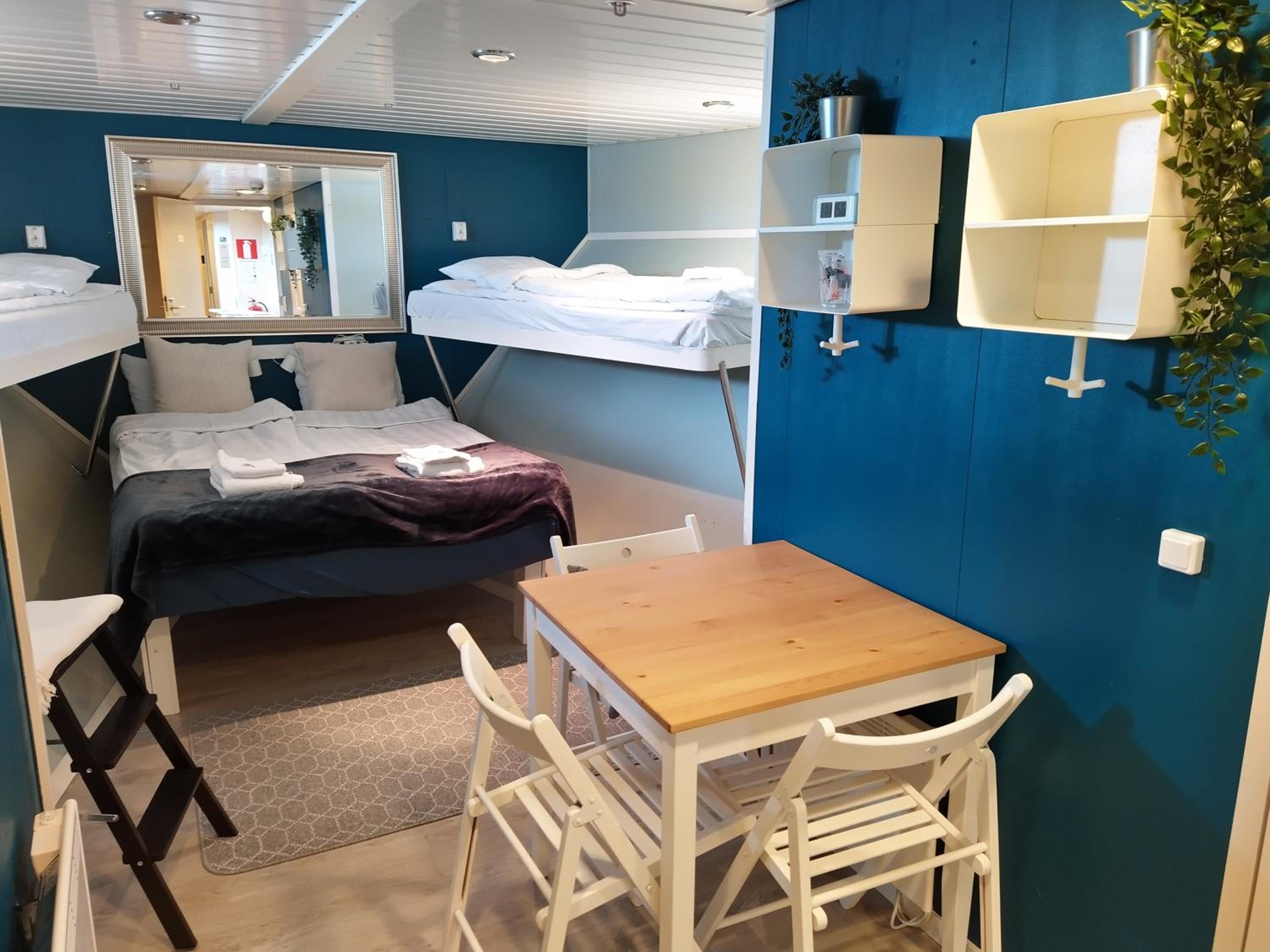 Quadruple Room with Private Bathroom