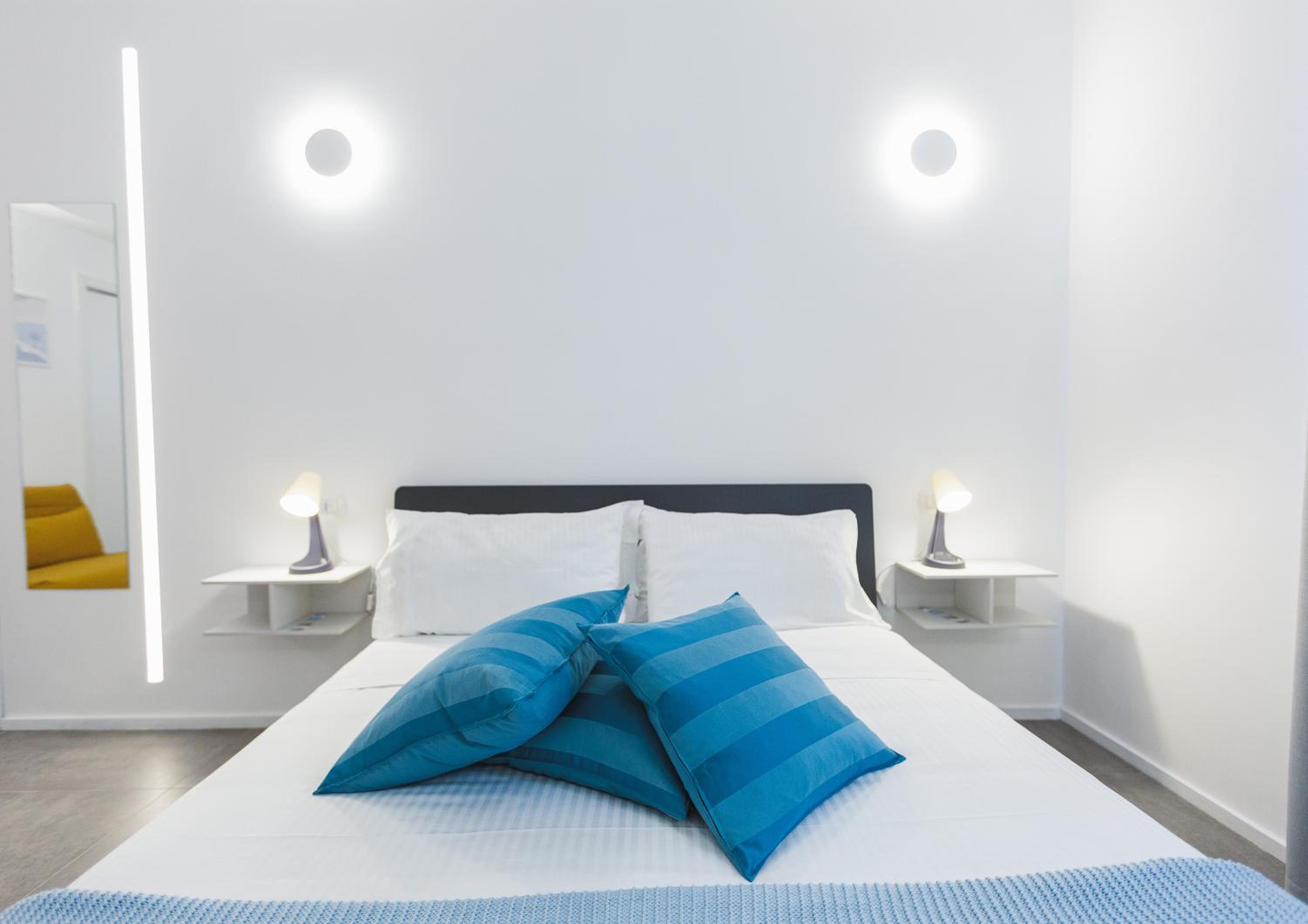 Deluxe Double Room - Photo 9