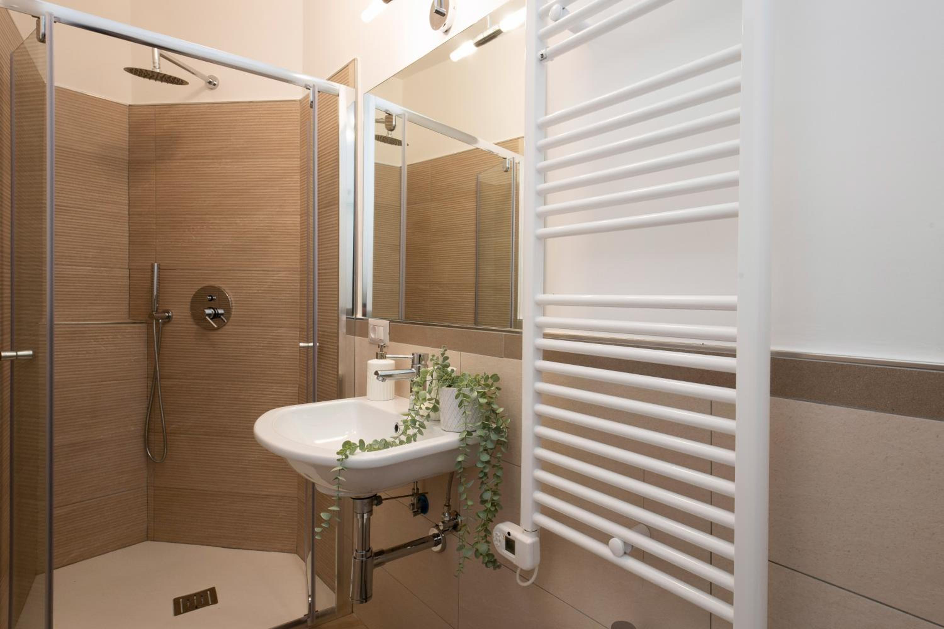 Quadruple Room - Photo 16