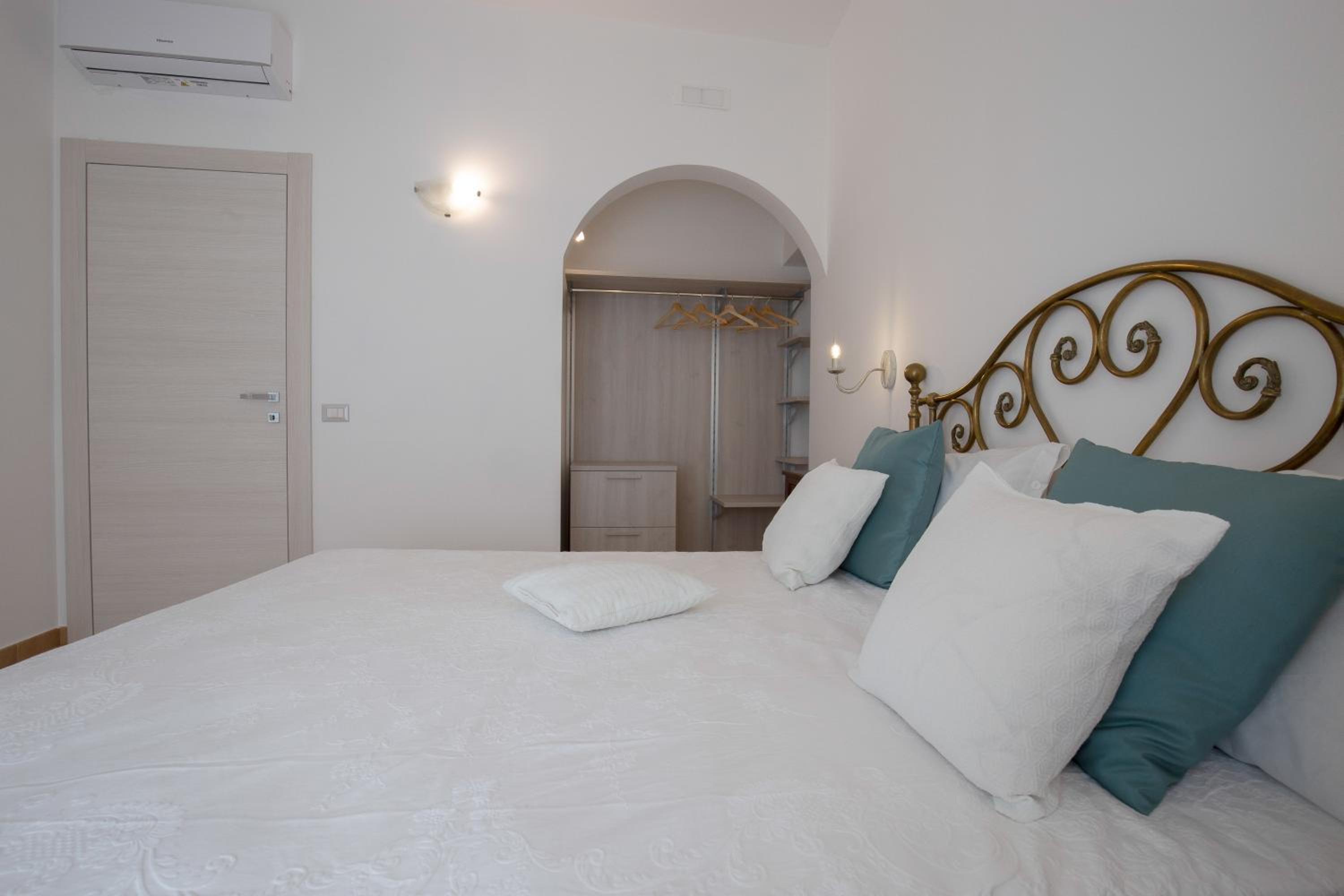 Quadruple Room - Photo 18