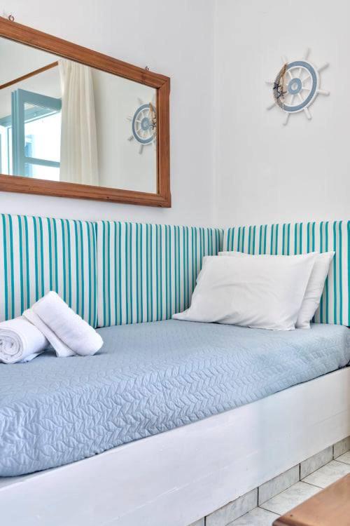Standard Triple Room with Sea View - Photo 5