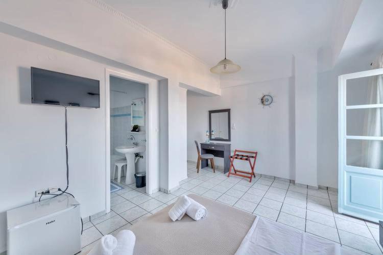Standard Double or Twin Room with Sea View - Photo 1