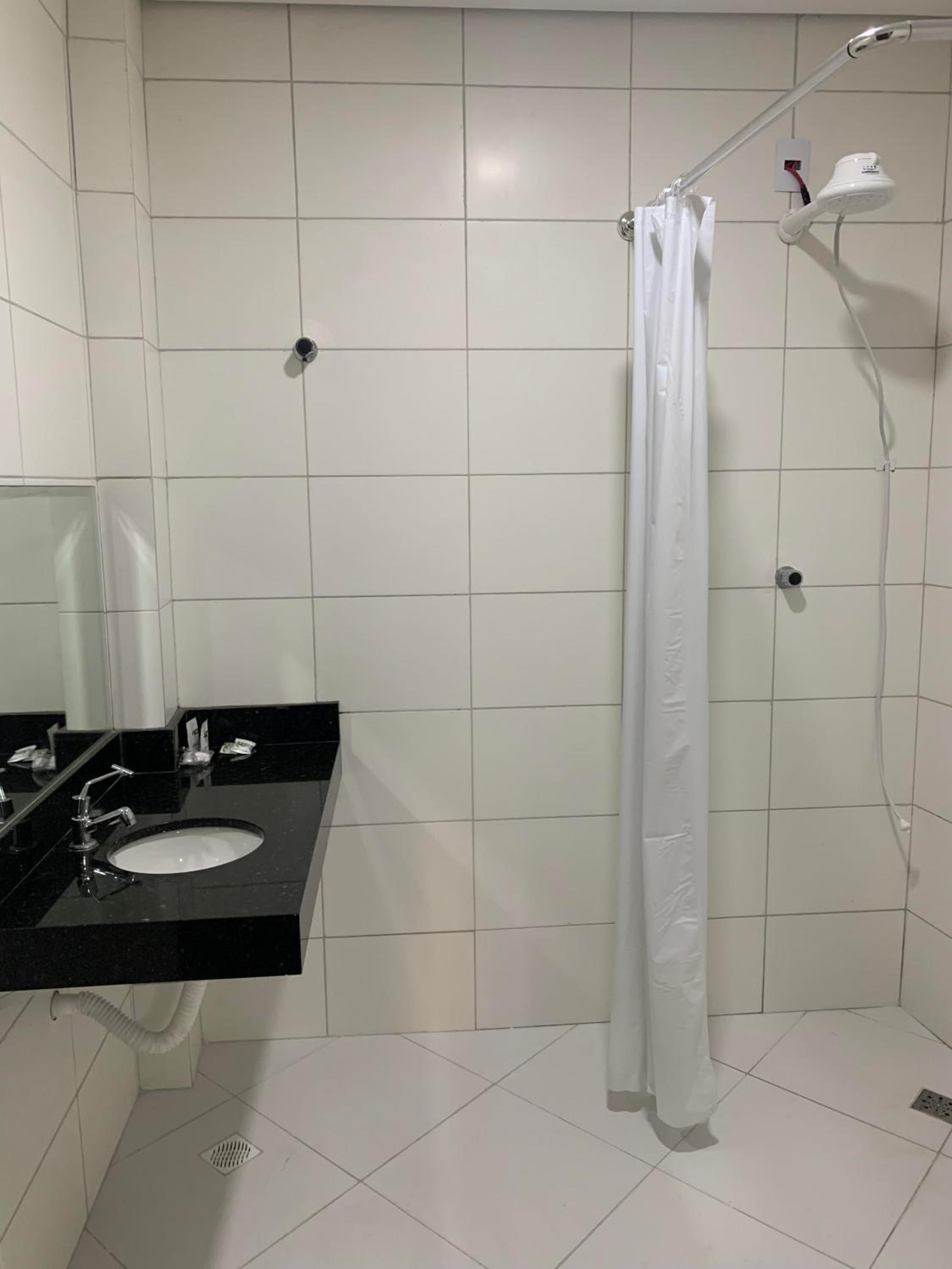 Triple Room - Disability Access - Photo 10