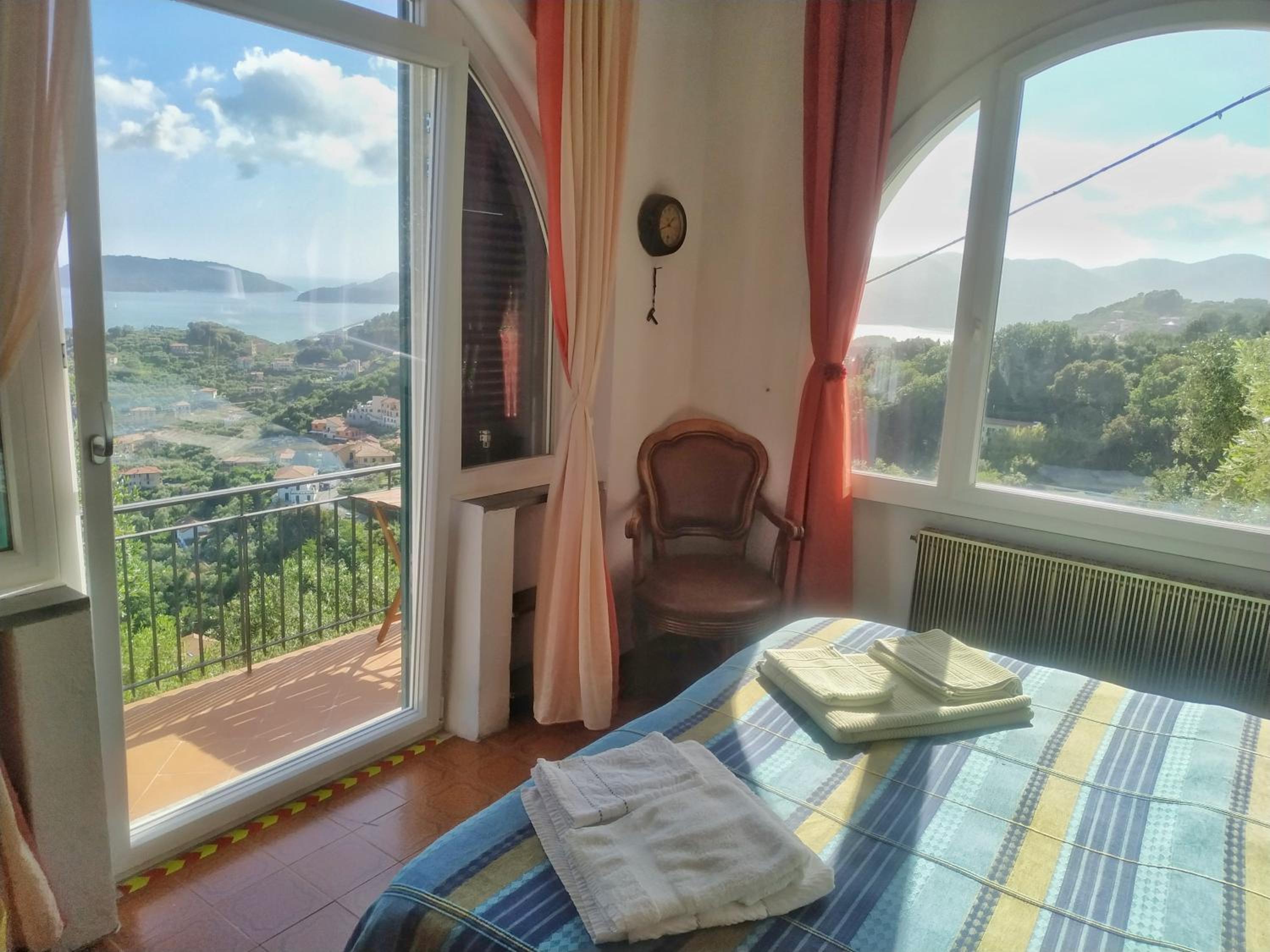 Double Room with Private External Bathroom photo 1