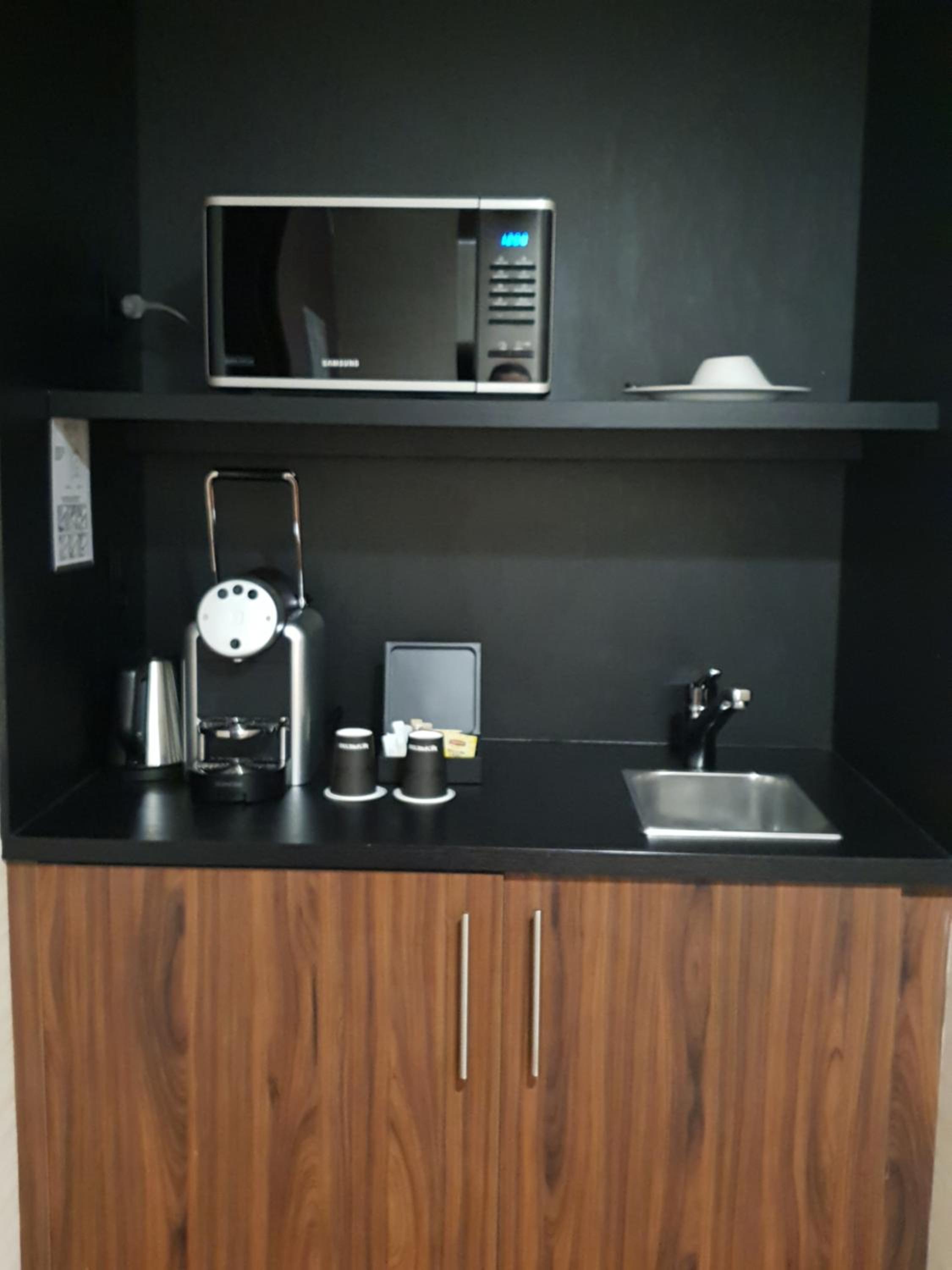 Executive Suite - Photo 4