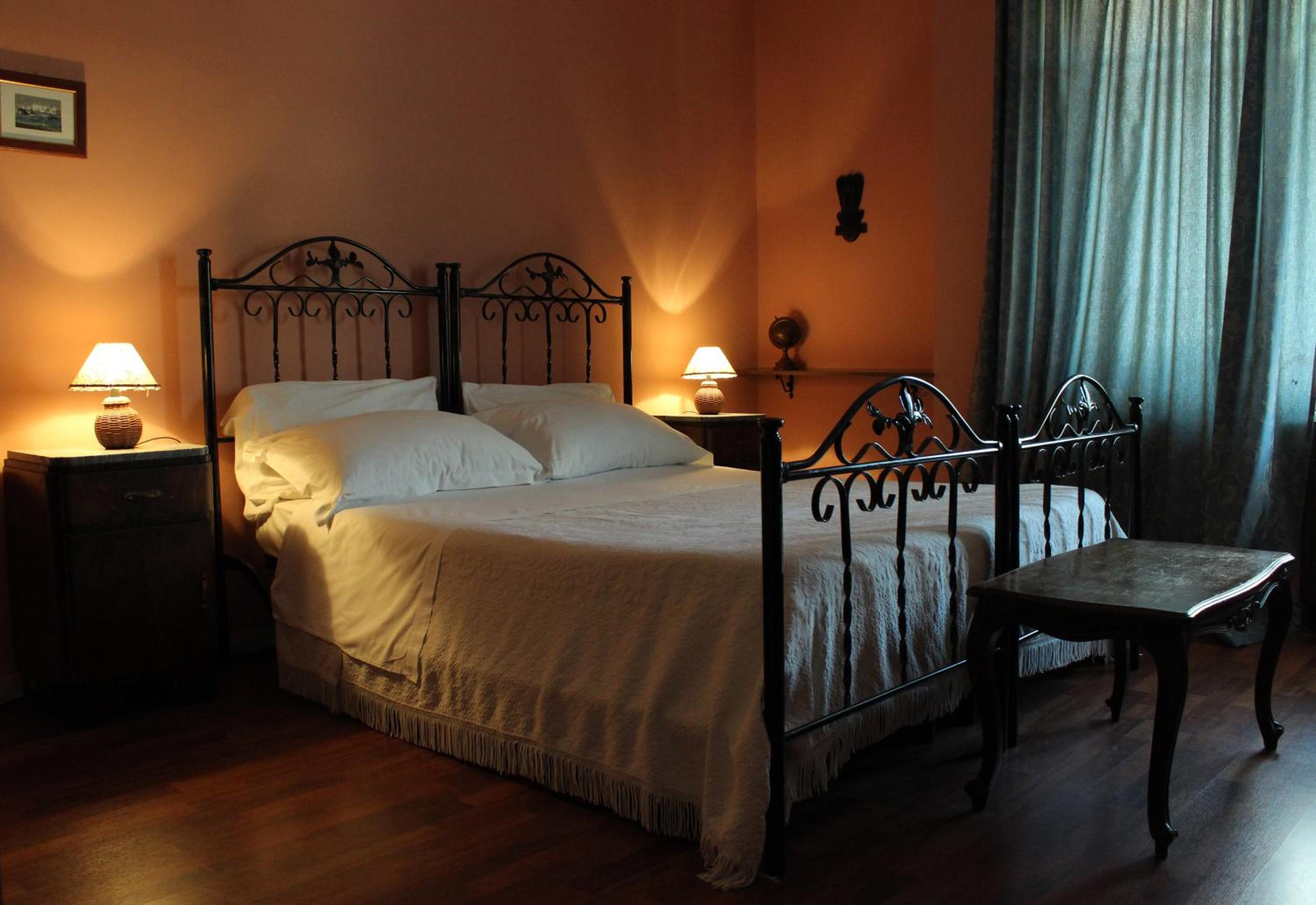 Double or Twin Room with Bathroom