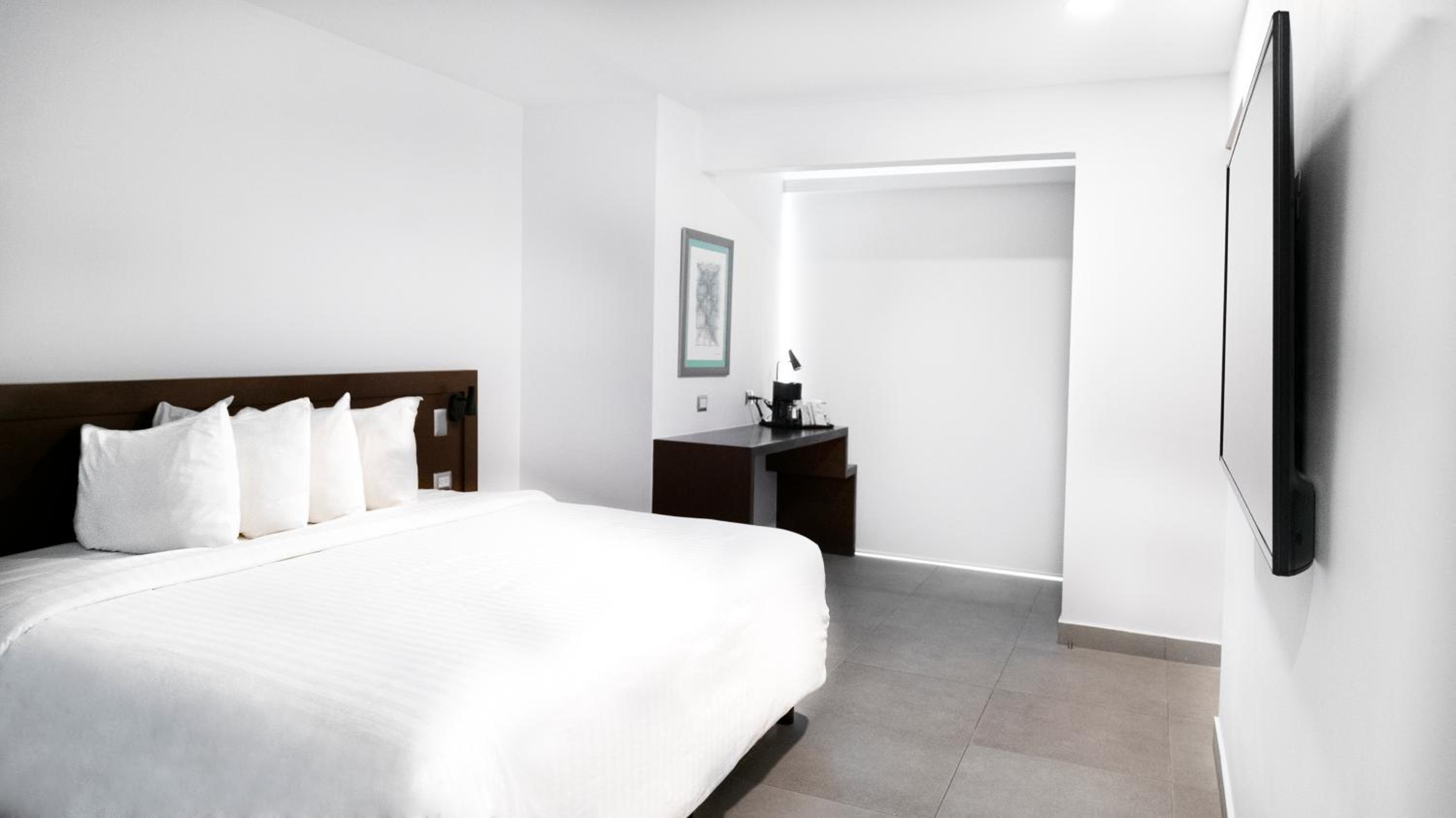 King Room - Accessible/Non-Smoking