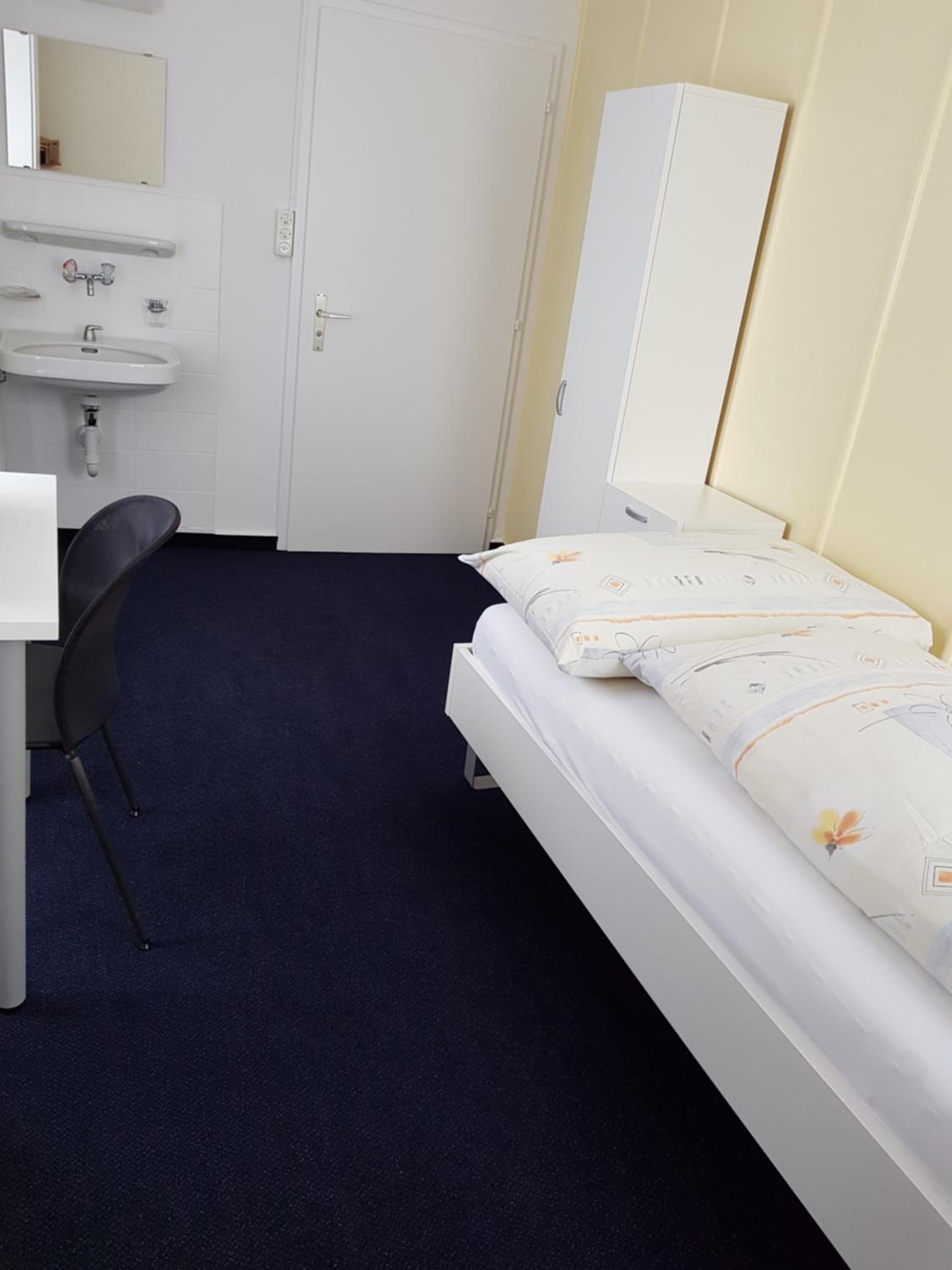 Single Room with Shared Shower and Toilet photo 1
