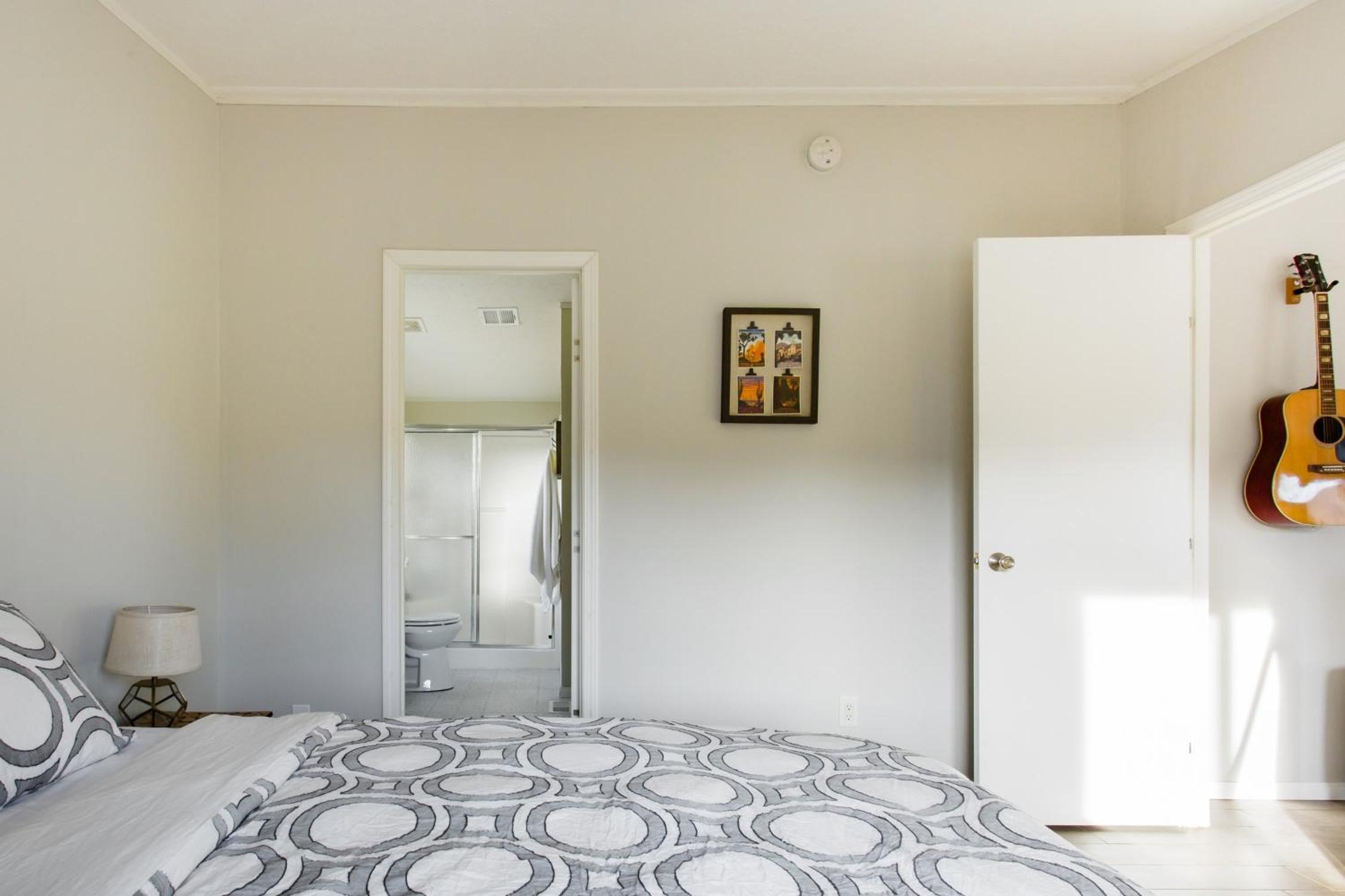 Three-Bedroom House - Photo 1