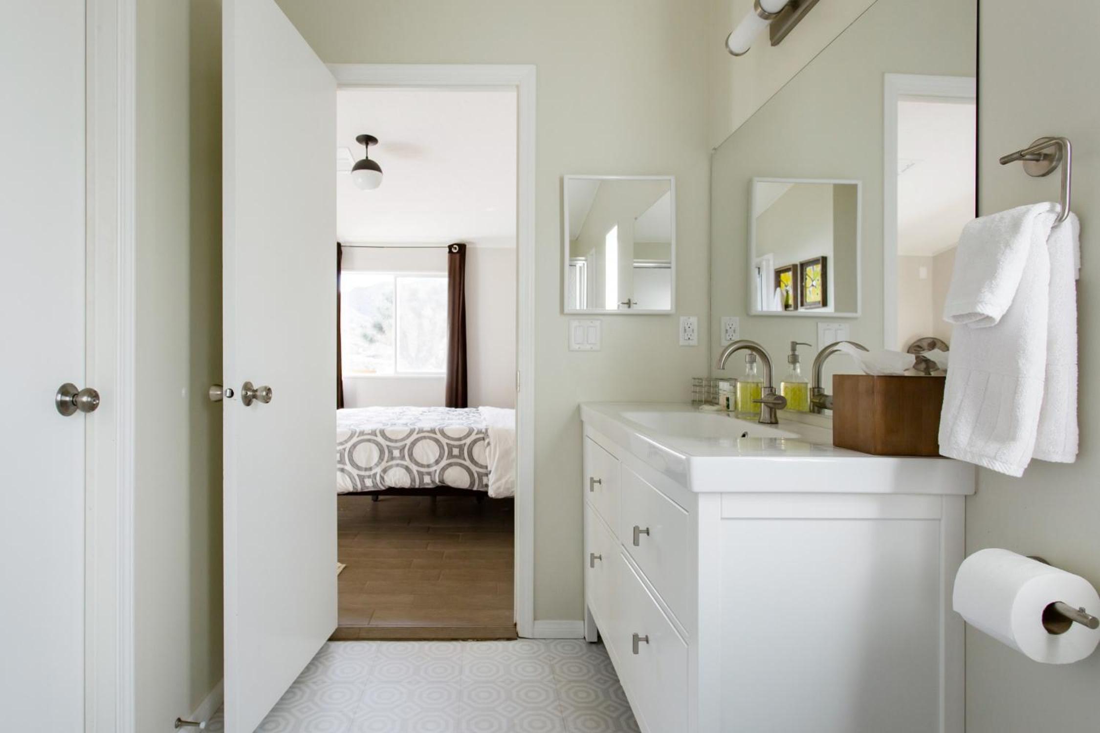 Three-Bedroom House - Photo 8