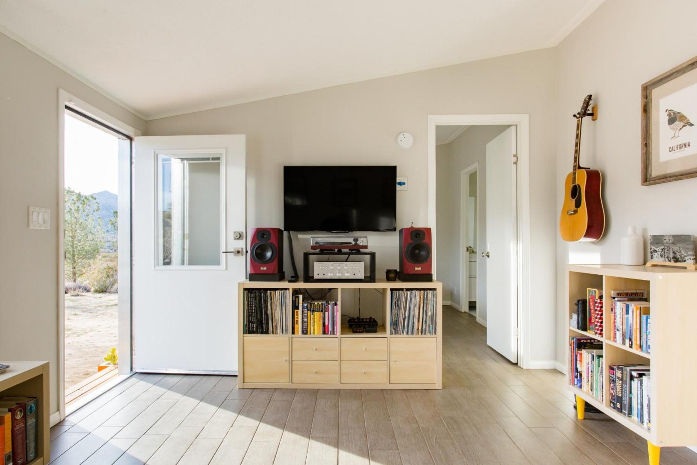 Three-Bedroom House - Photo 11