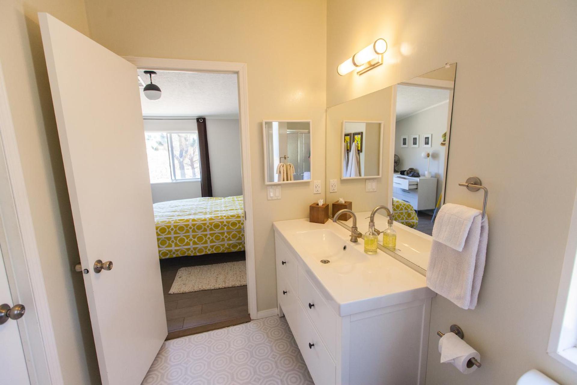 Three-Bedroom House - Photo 15