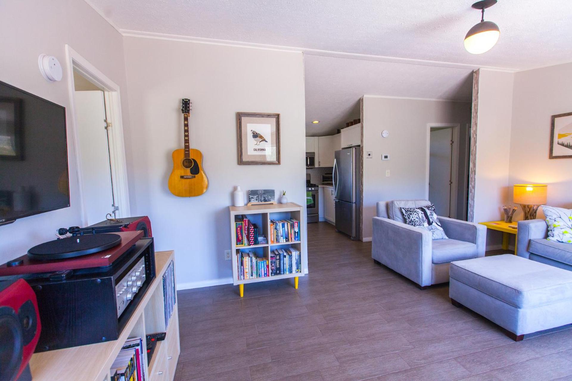 Three-Bedroom House - Photo 19