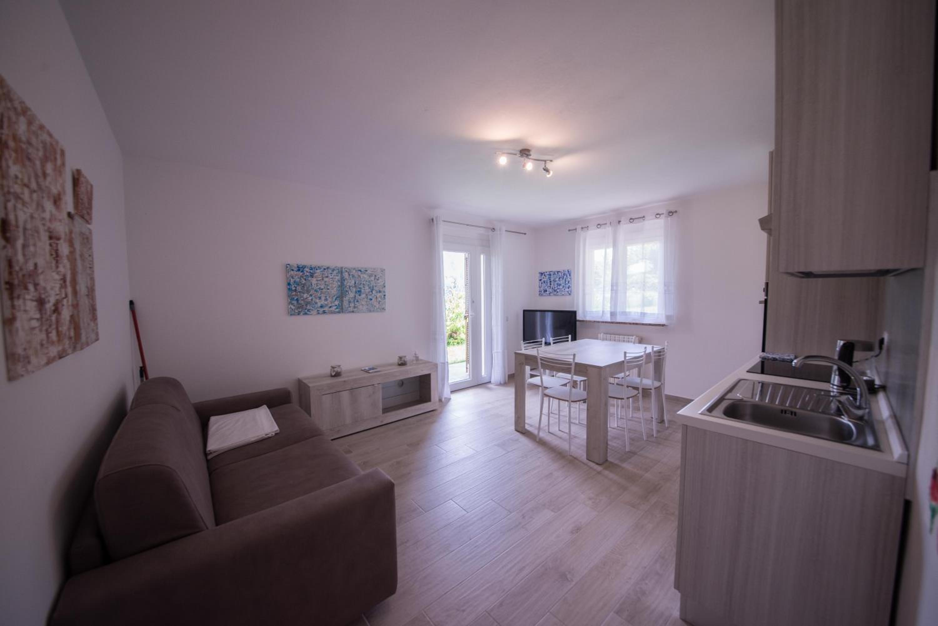 One-Bedroom Apartment - Photo 4