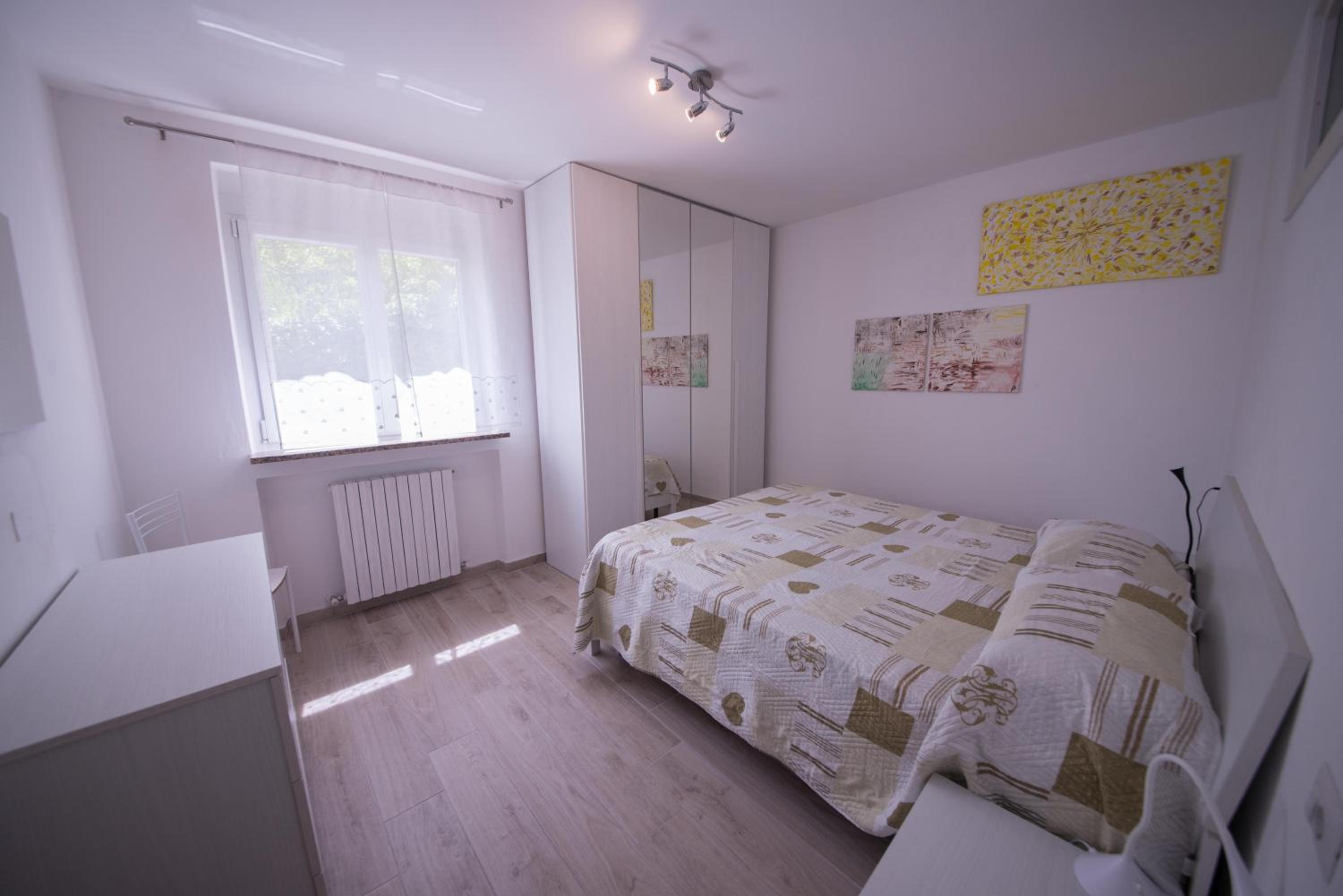 One-Bedroom Apartment - Photo 1