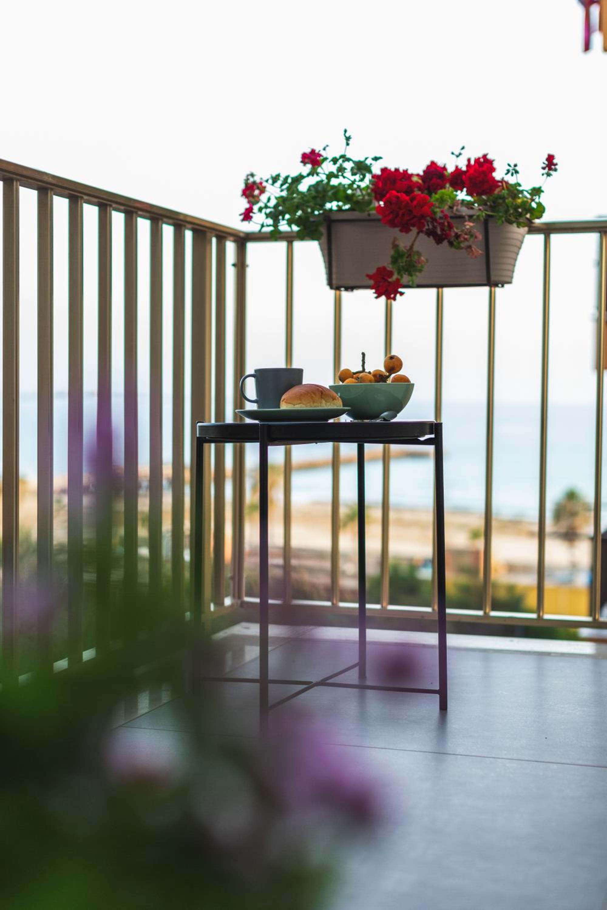 Deluxe Double Room with Sea View - Photo 8