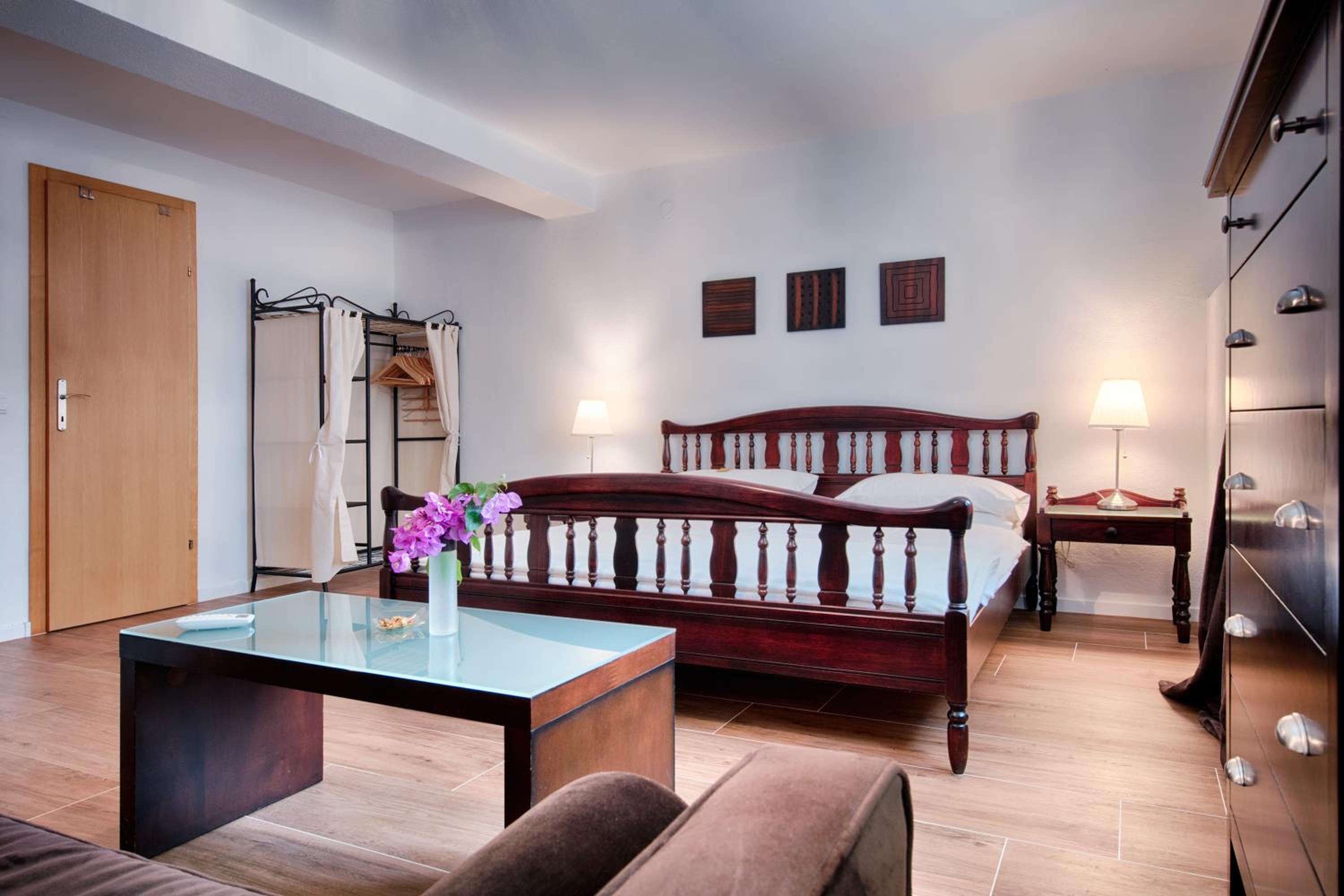 Double Room with Private Bathroom photo 1