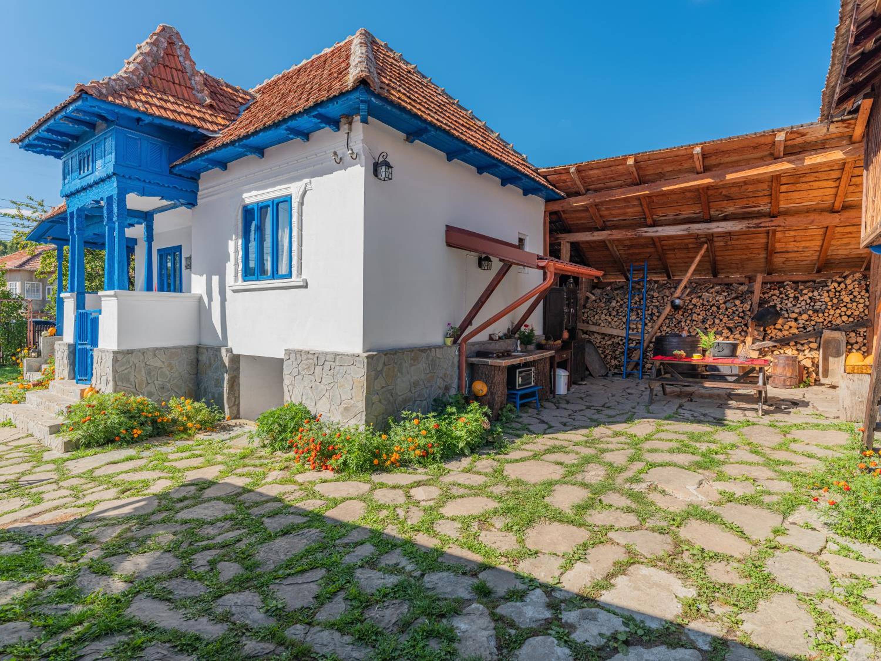 Two-Bedroom House - Photo 33