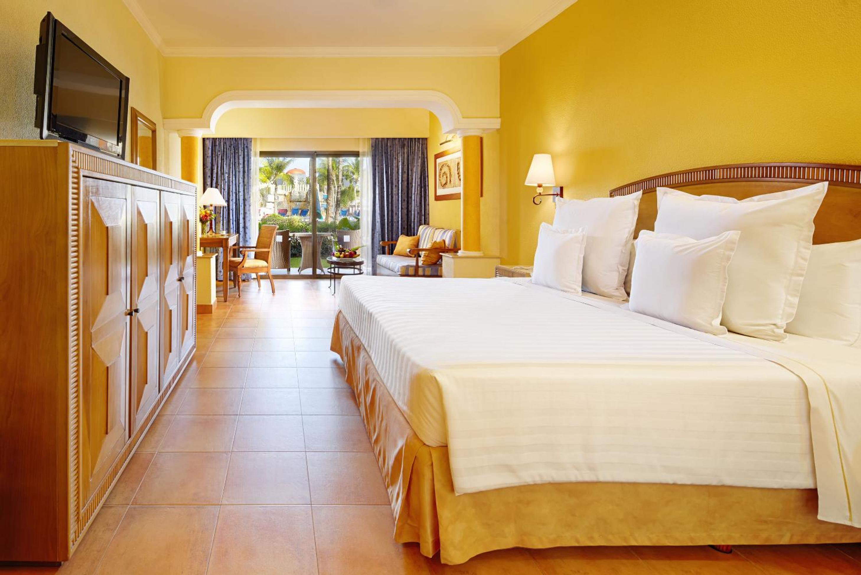Junior Suite Ocean Front Premium Level (2 Adults + 1 Child)