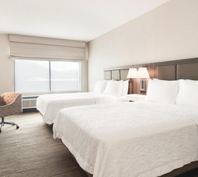 Standard Queen Room with Two Queen Beds photo 2
