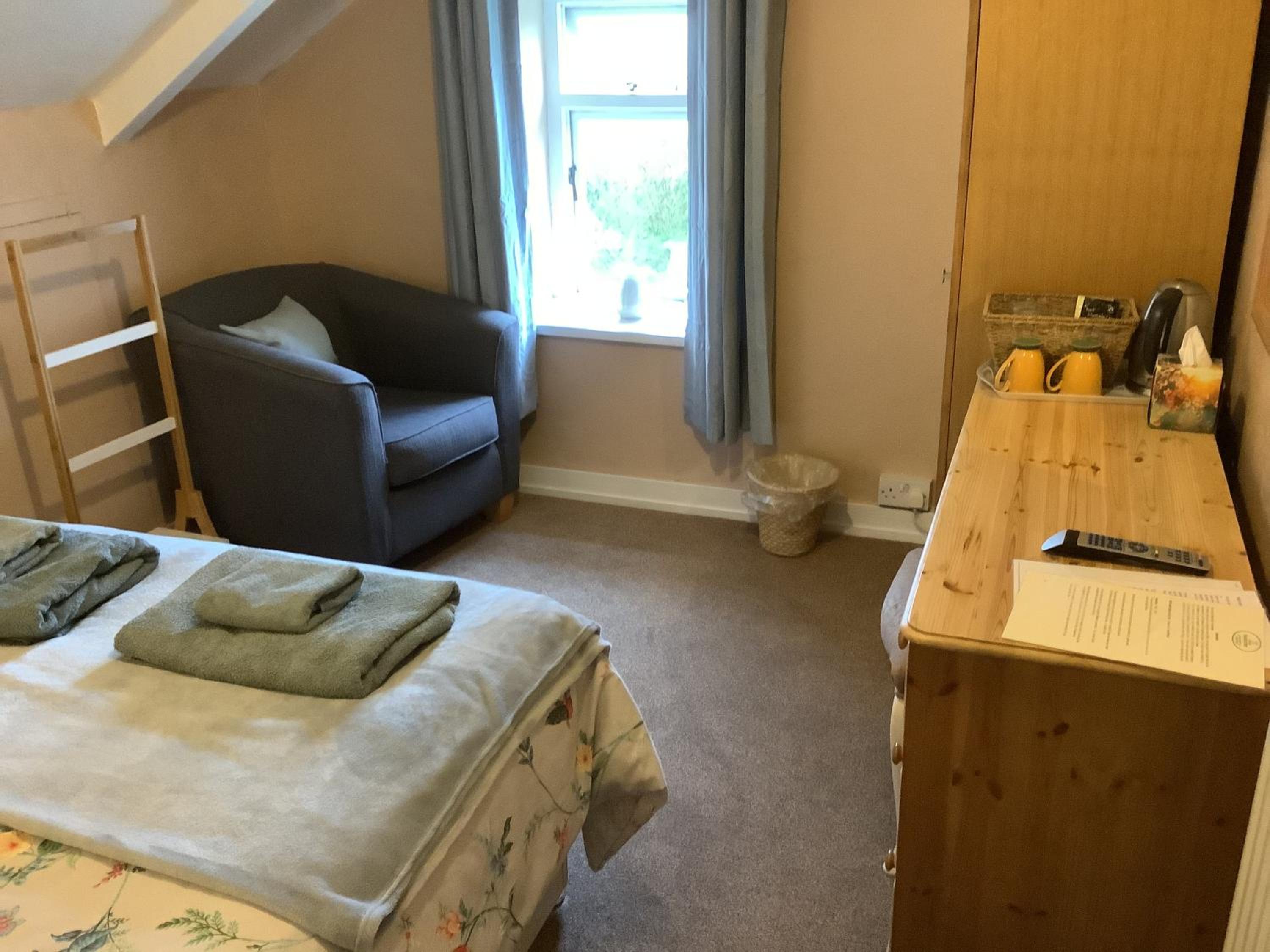 Double Room with Shared Bathroom photo 2