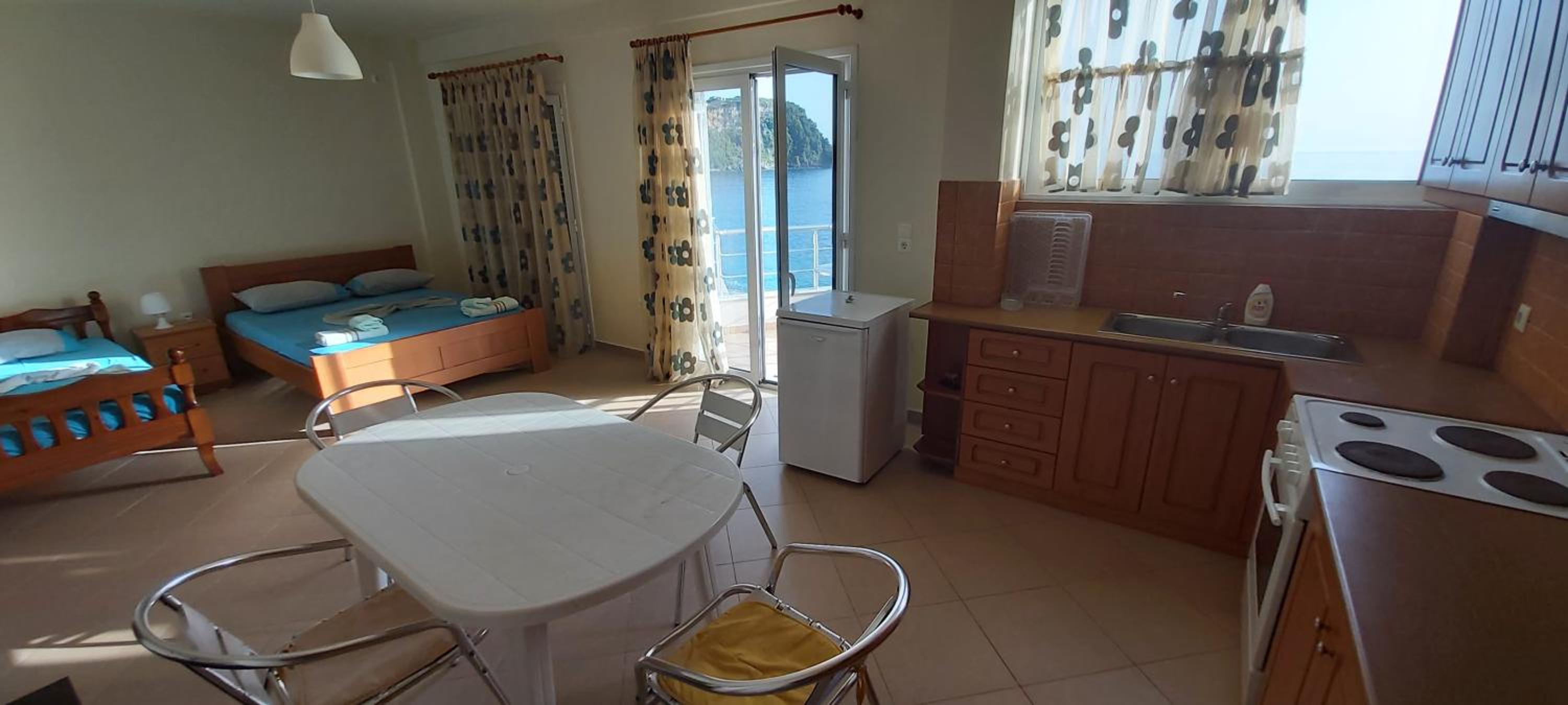 Studio with Balcony and Sea View