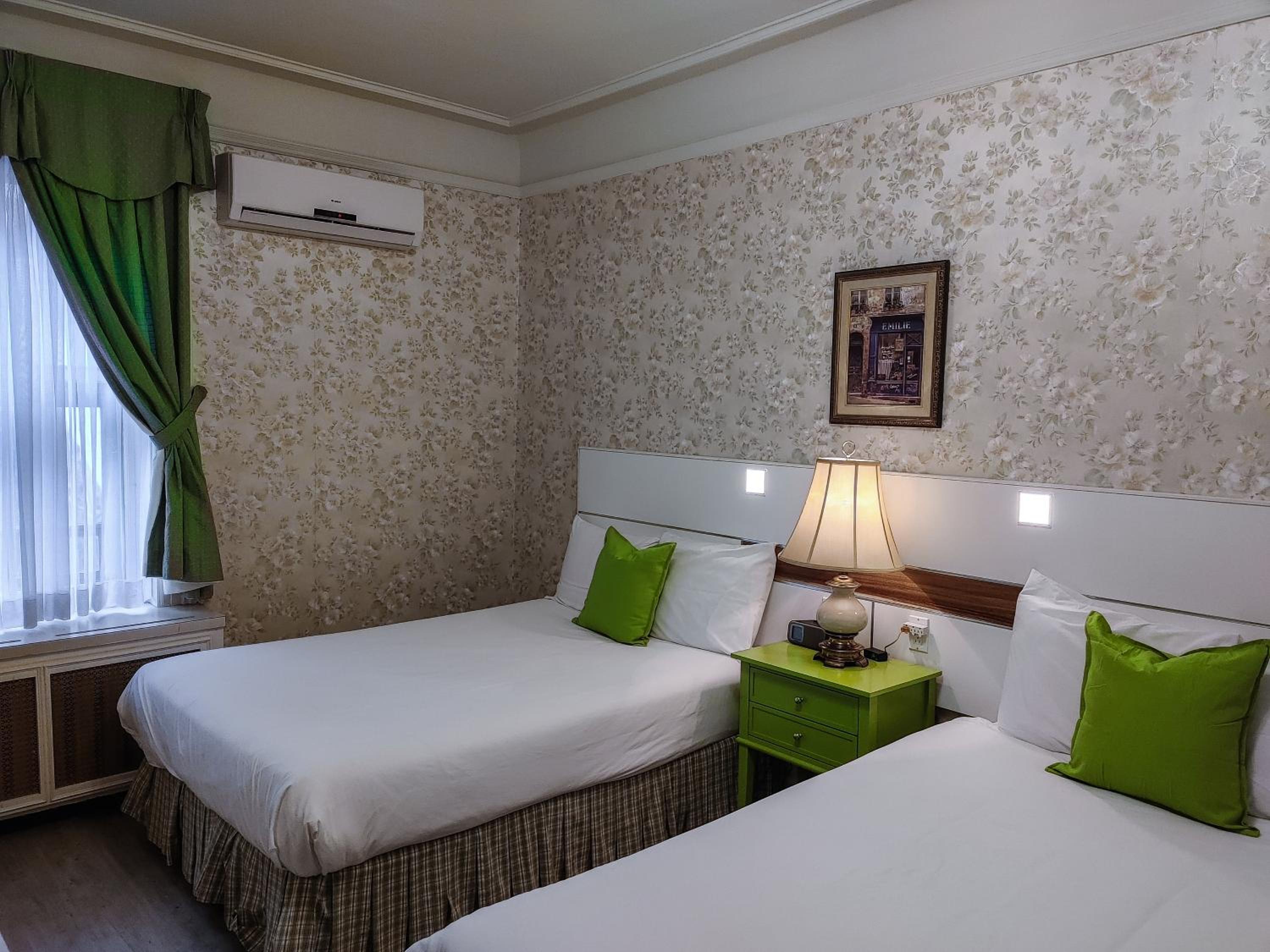 Family Double Room thumbnail 6