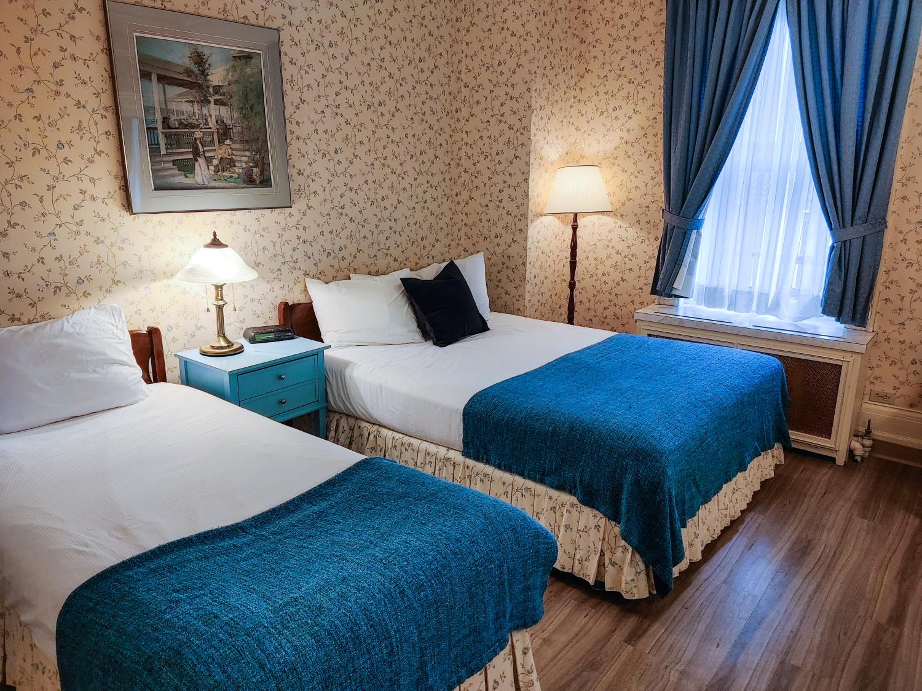 Standard Queen Room