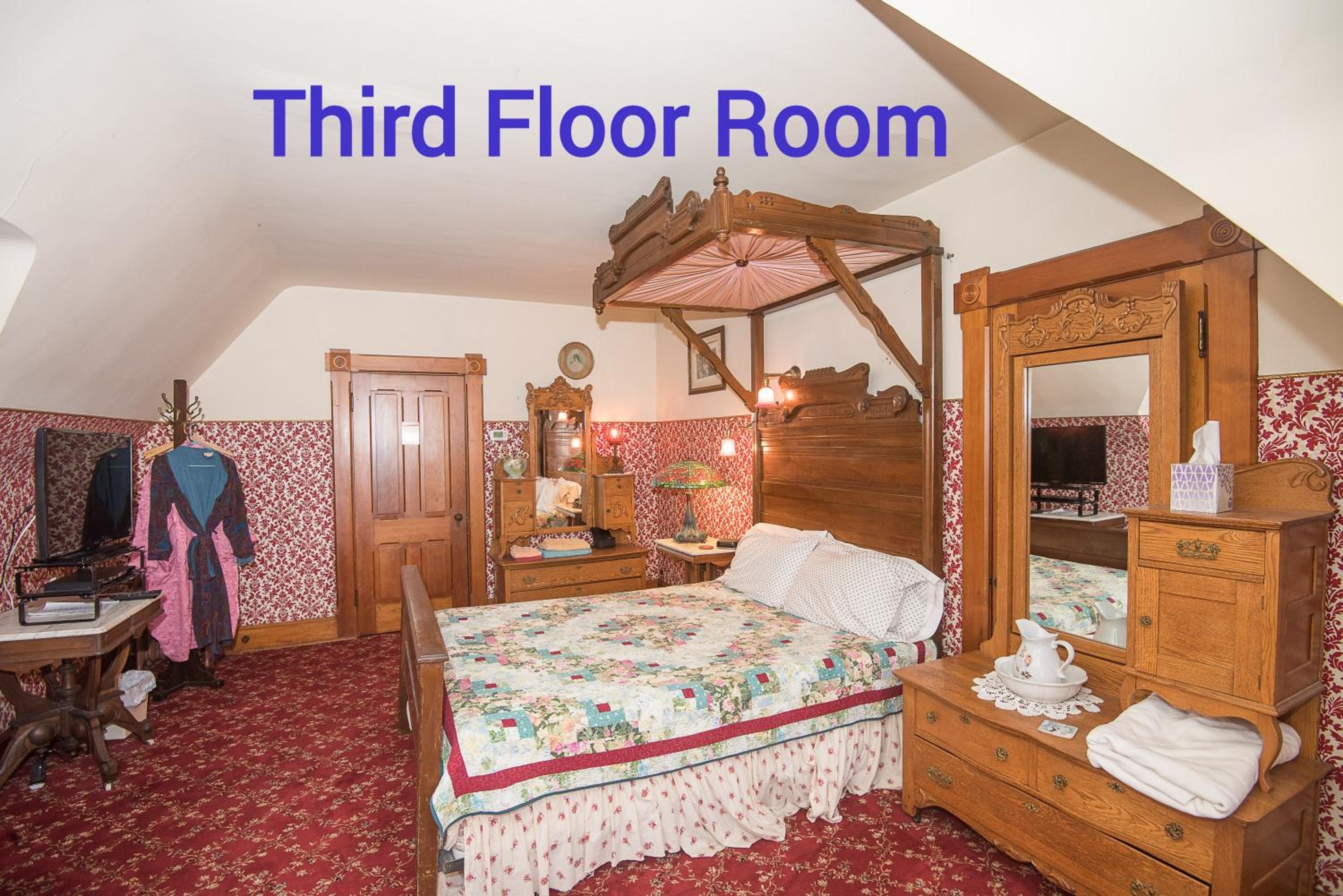 Double Room with Shared Bathroom photo 3