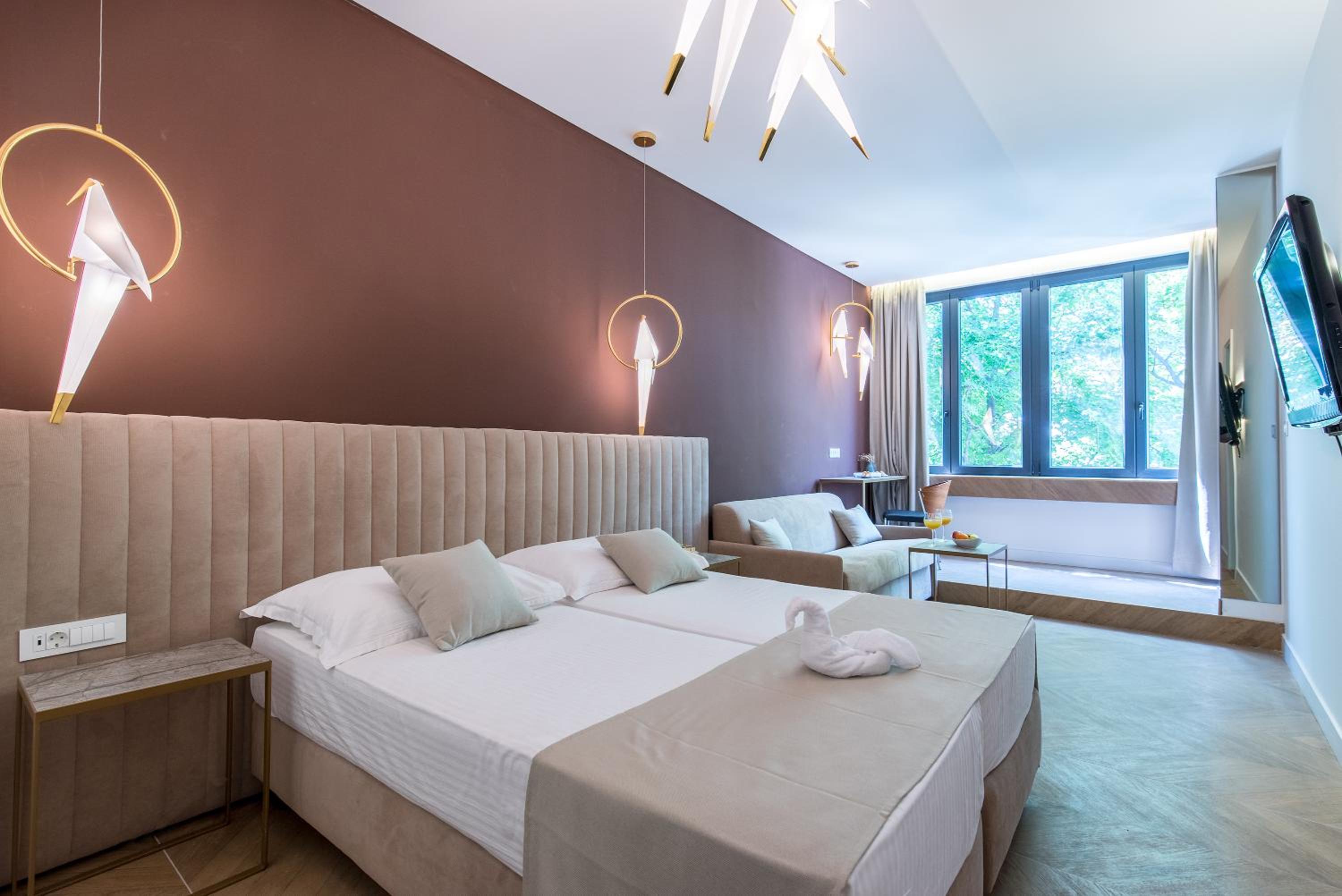 Deluxe Luxury Suite - Photo 1